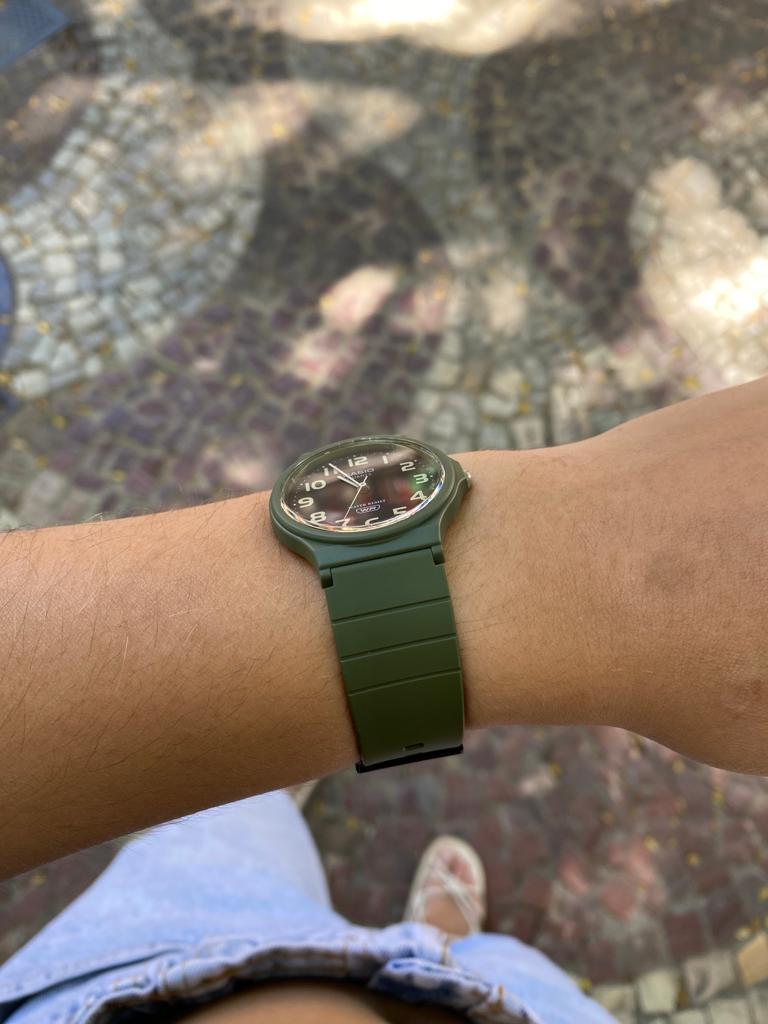 Casio MQ-24UC-3BDF Orologio Analogico Uomo/Donna - Quadrante Verde Con Cinturino Nero