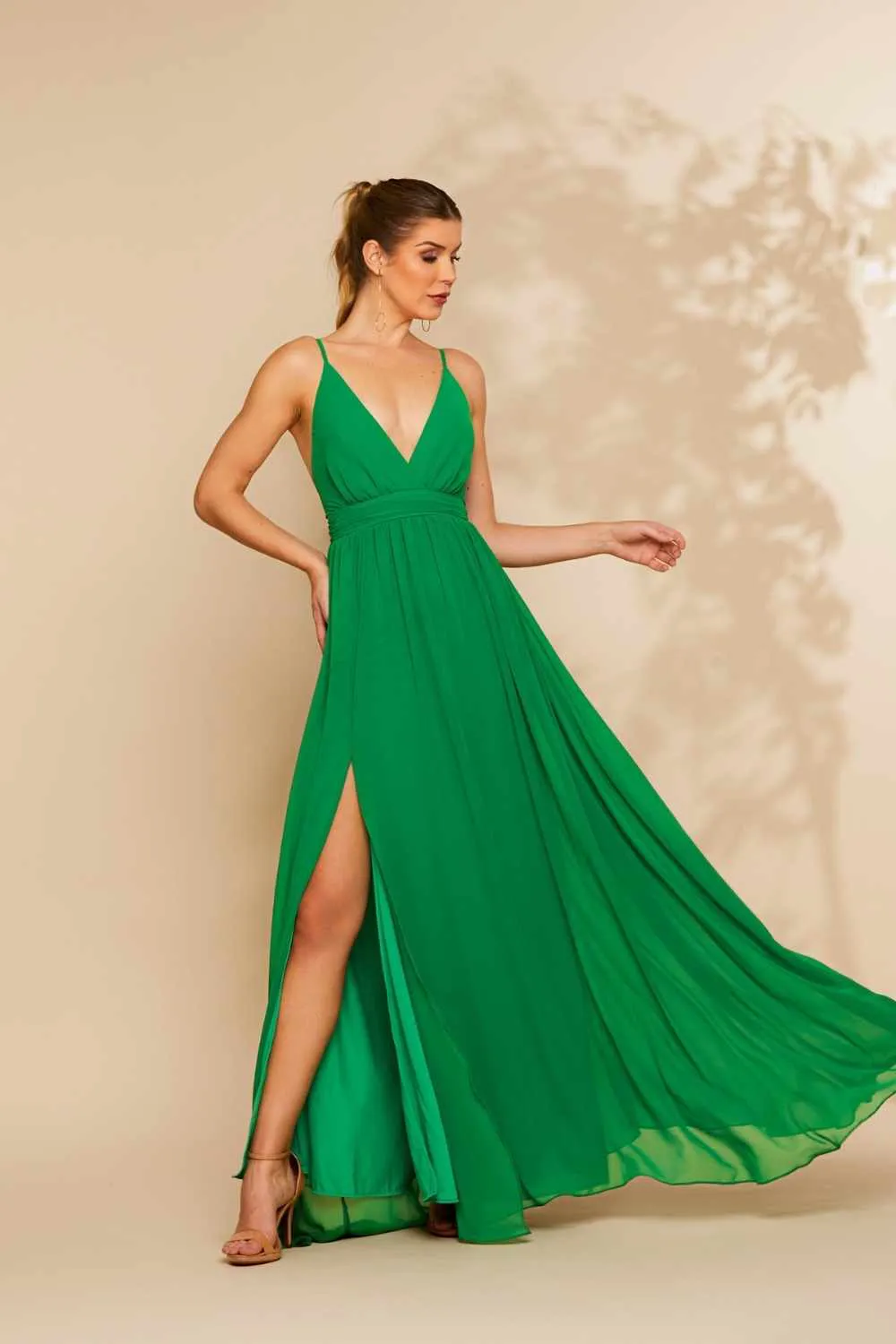 Vestido de festa longo com fenda lateral top