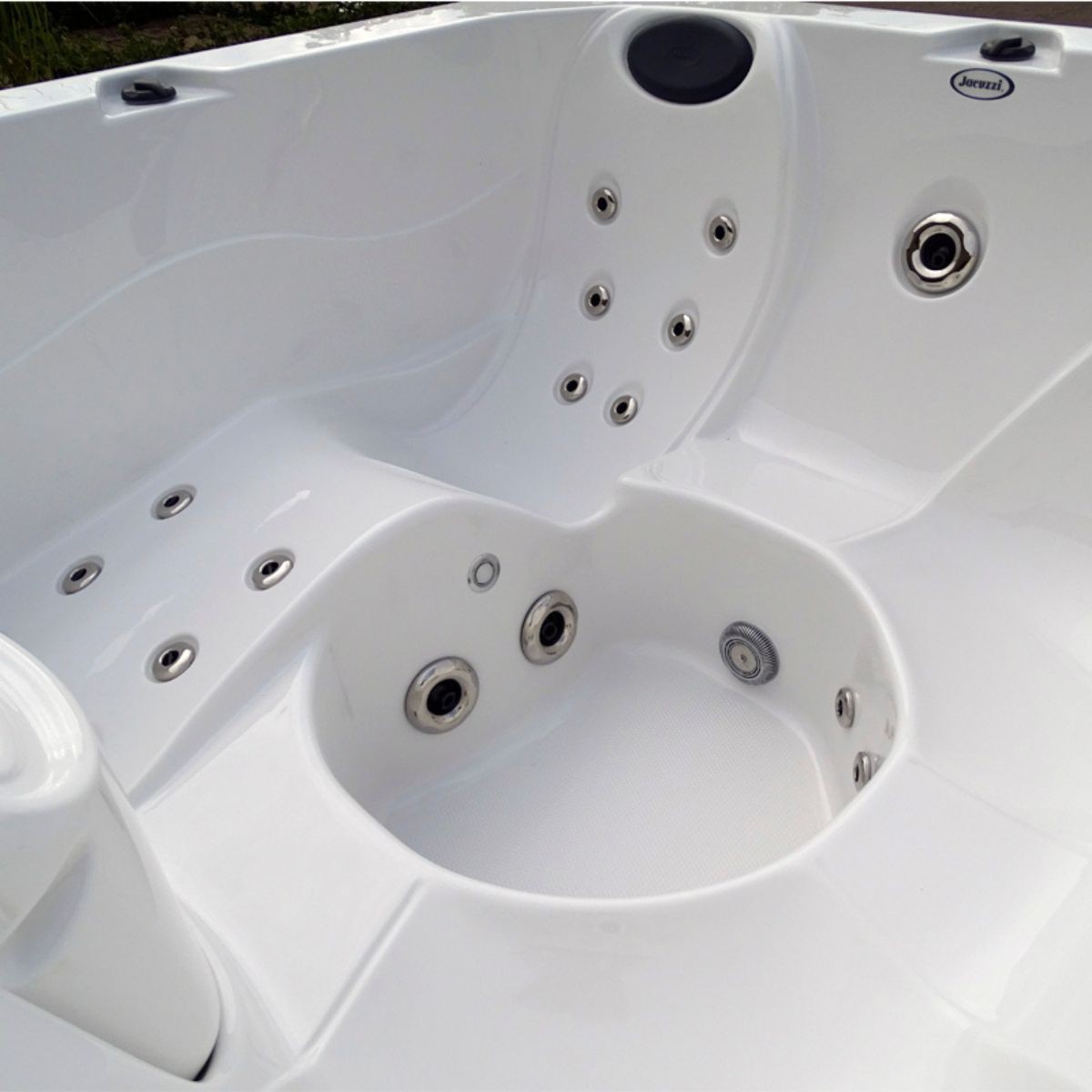 Spa Hidromassagem J195L Com Fechamento Jacuzzi Guemat Guemat