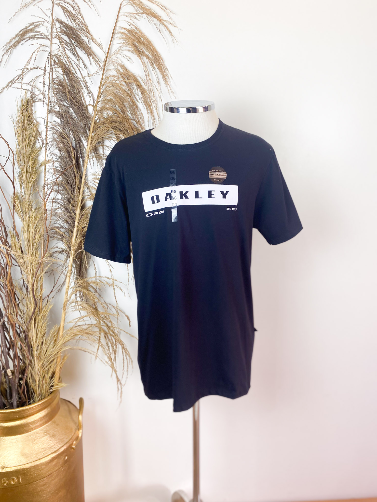 Camiseta Oakley Icon Tee Preta os melhores preços