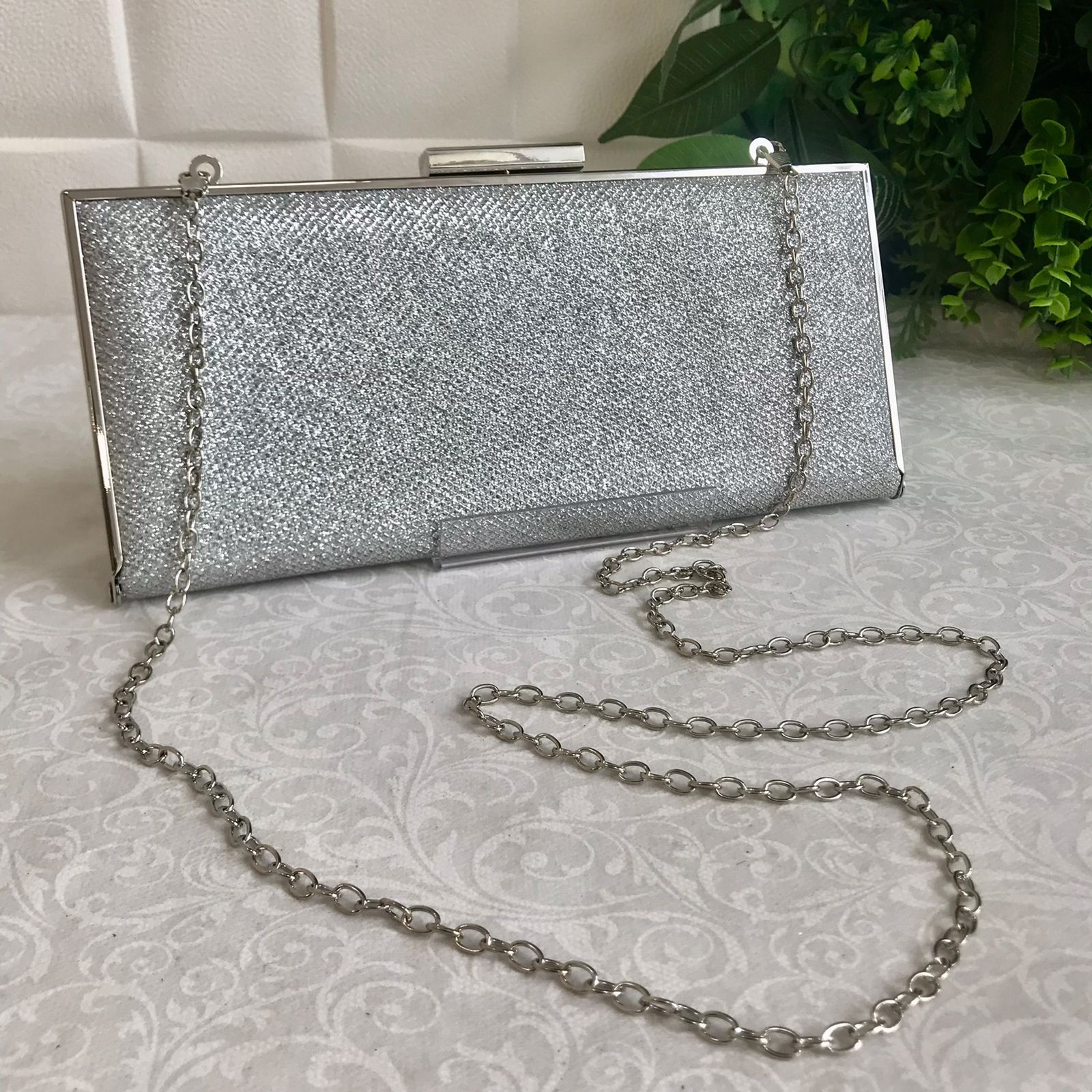 Bolsa de festa na cor prata, produto de alta qualidade - Raquel Bela -  Bolsas que valorizam seu look