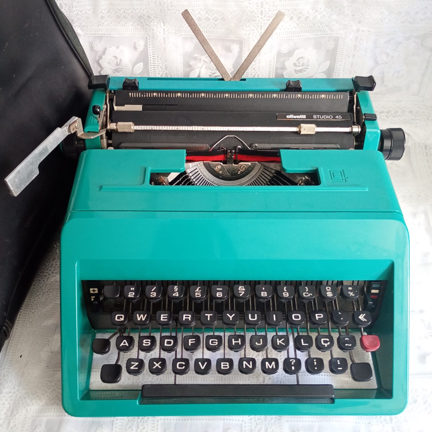 Máquina De Escrever Olivetti Studio 45 Verde Funcionando - www ...