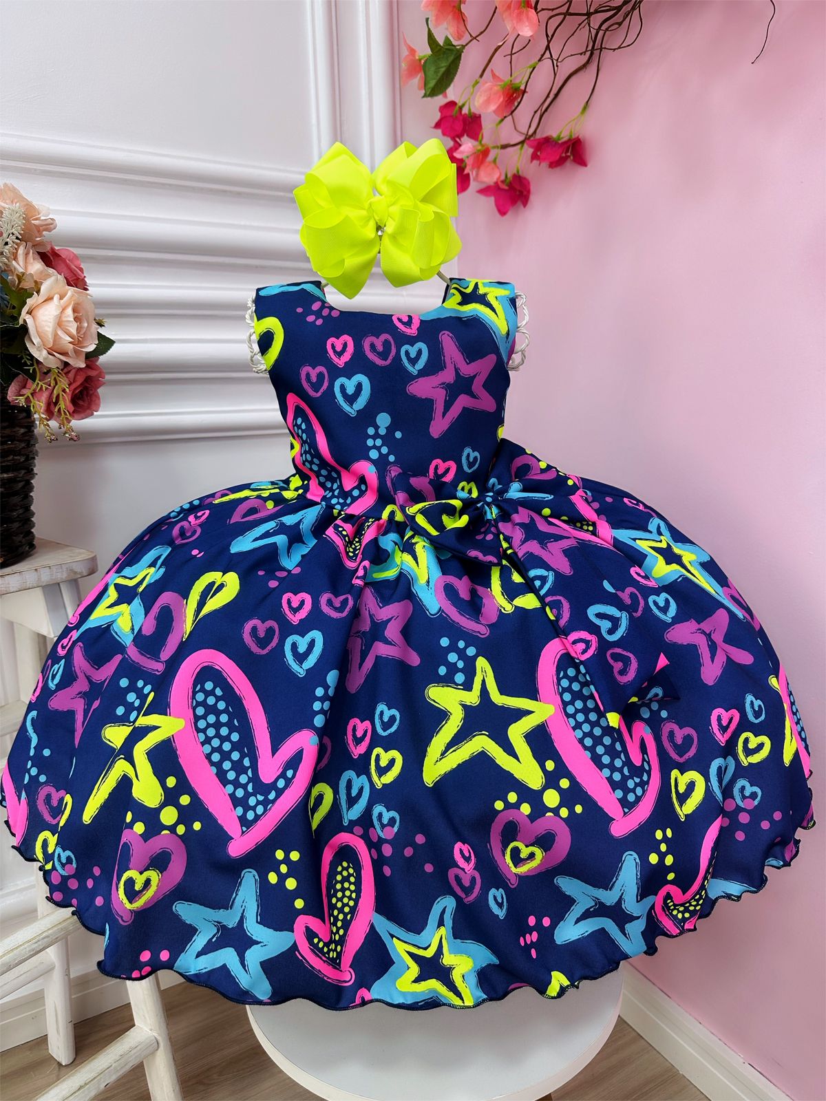 Vestido Infantil Barbie Busto Paetê Pink e Broche de Lacinho