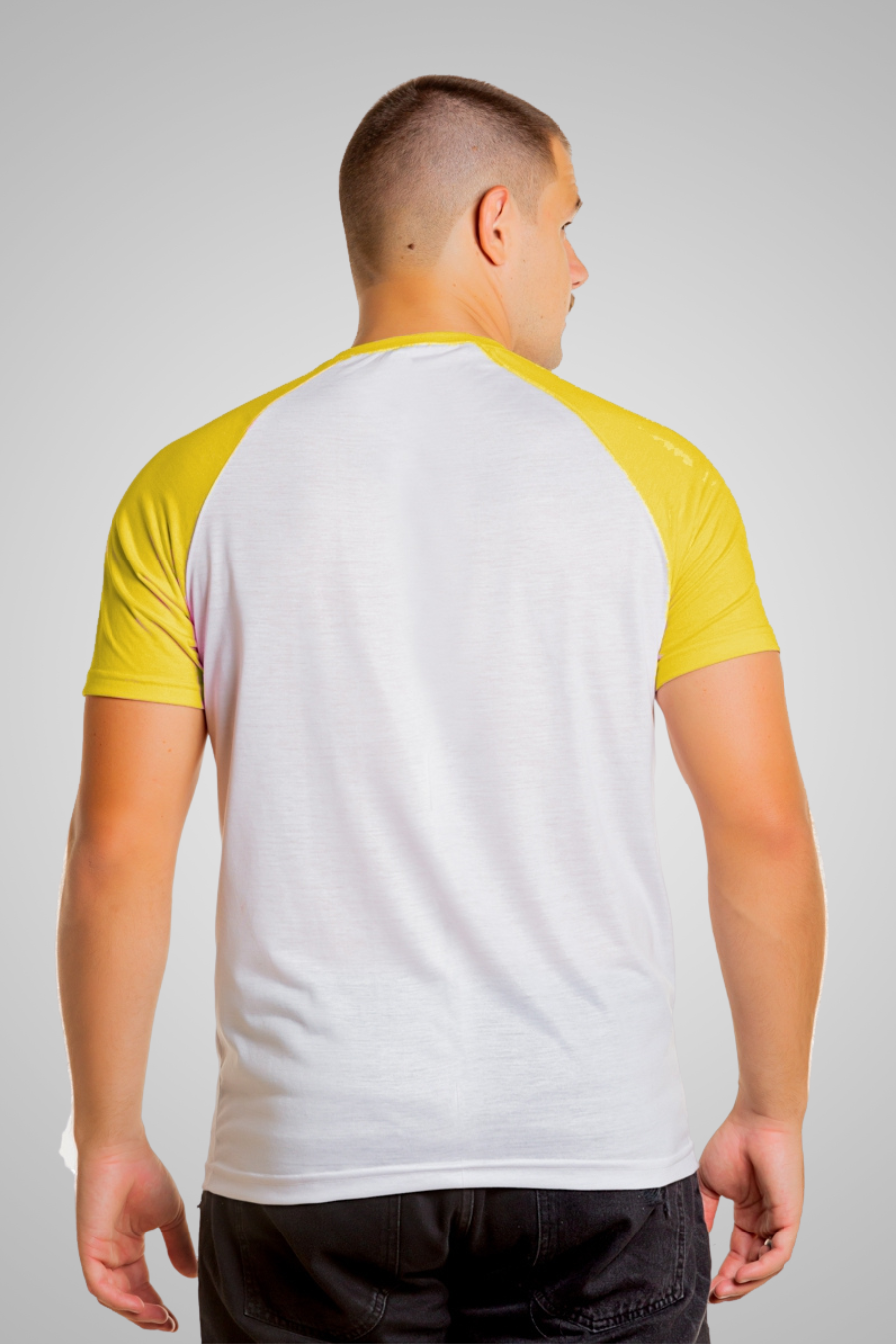 Camiseta Raglan Branca Anti pilling Com Manga Amarela 100% Poliéster -  Camiseta Básica até no Preço, image size:900x1350