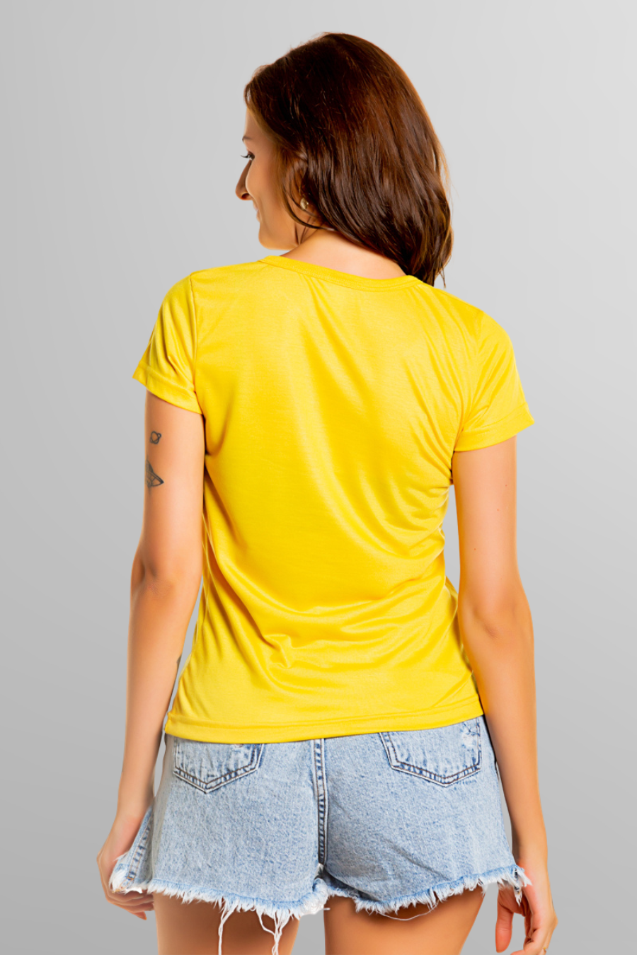 Baby Look Amarela 100% Poliéster - Camiseta Básica até no Preço, image size:900x1350