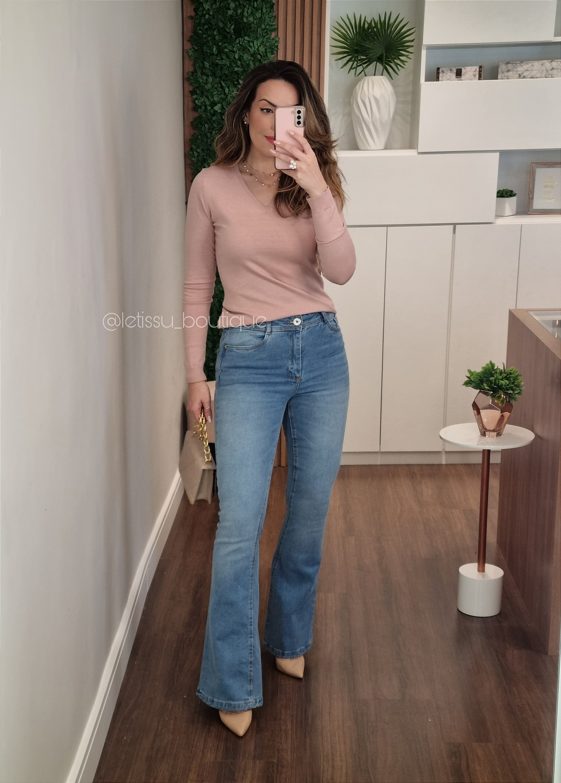 Calça flare jeans lavagem clara - LeTissú Boutique de Roupas Femininas