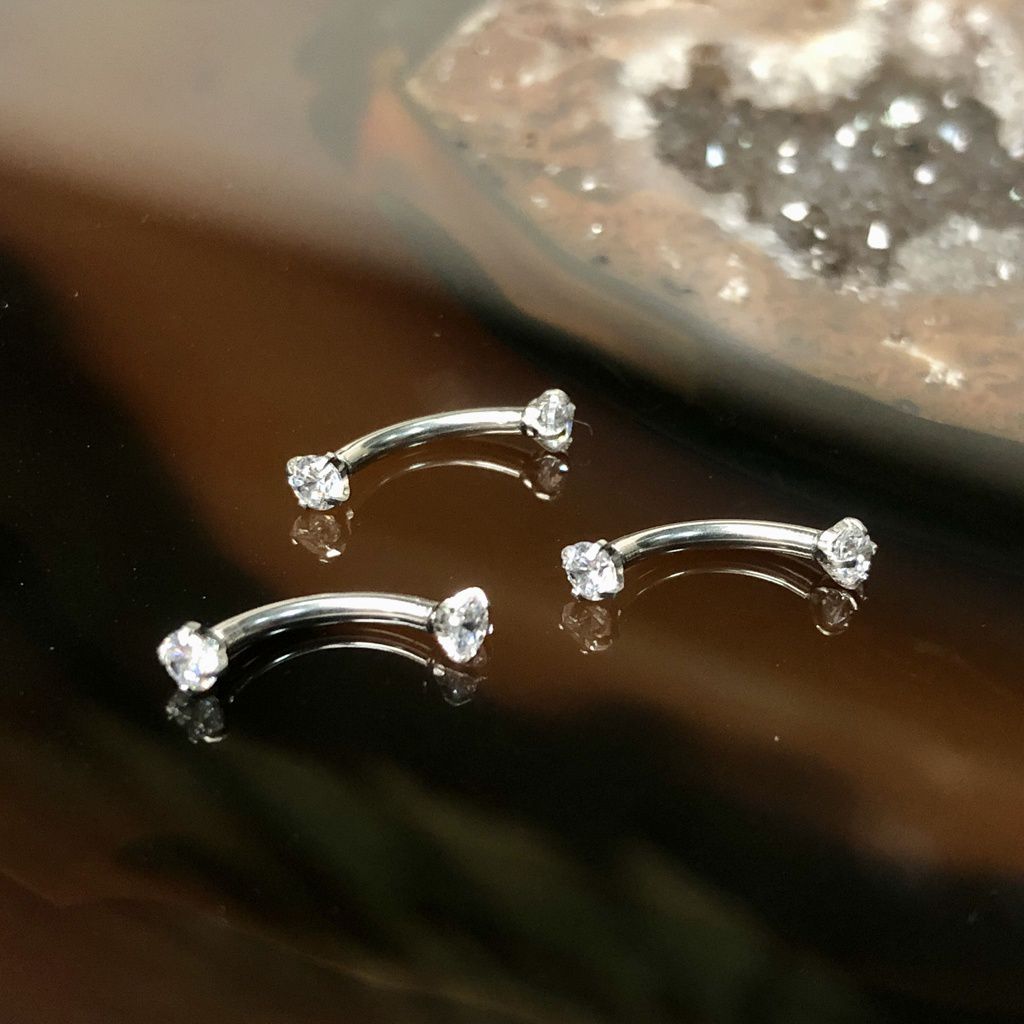 Foto de Piercing De Sobrancelha e mais fotos de stock de Piercing