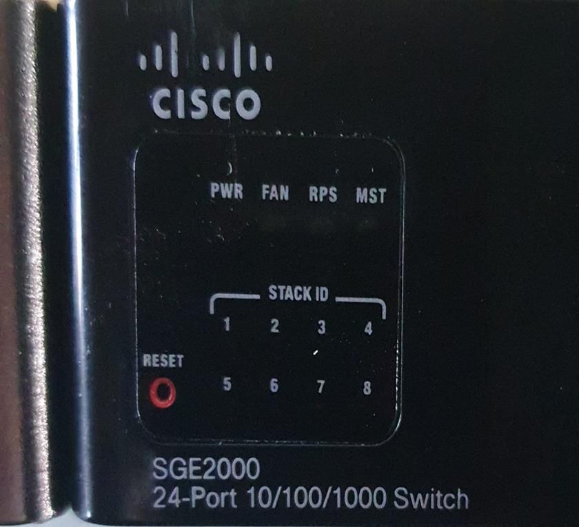 Switch Cisco SGE2000 Gigabit 24 Porte + 4 SFP – Rackmount, Gestito, Usato