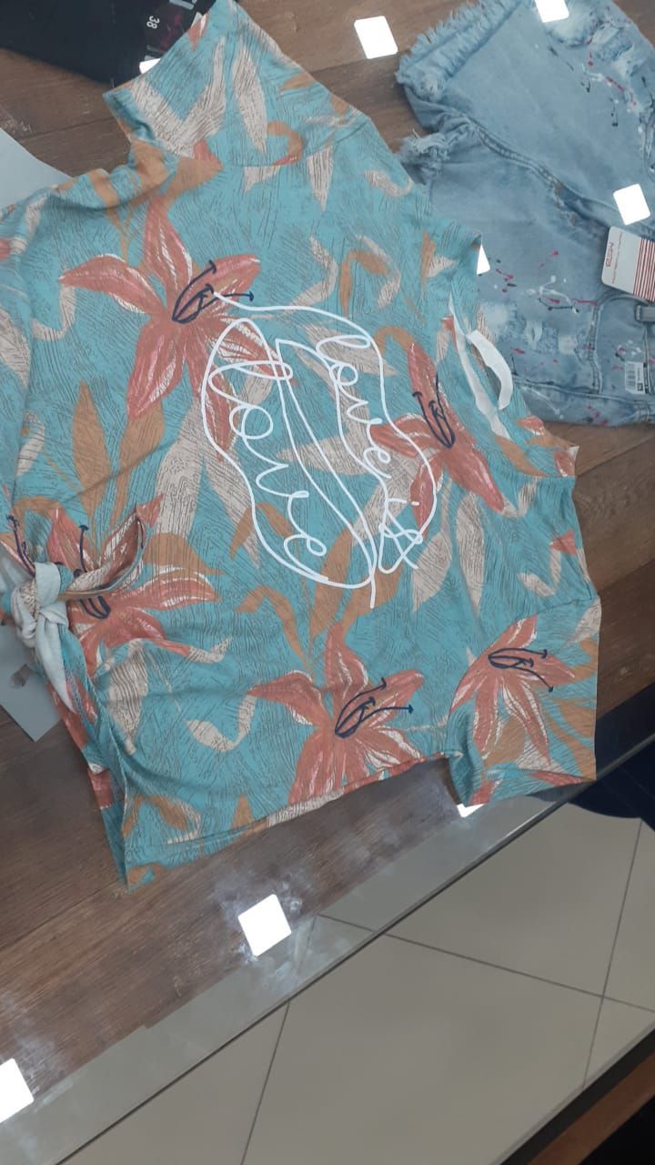 TShirt de Amarrar na Frente Roupas femininas, Acessórios e Calçados.