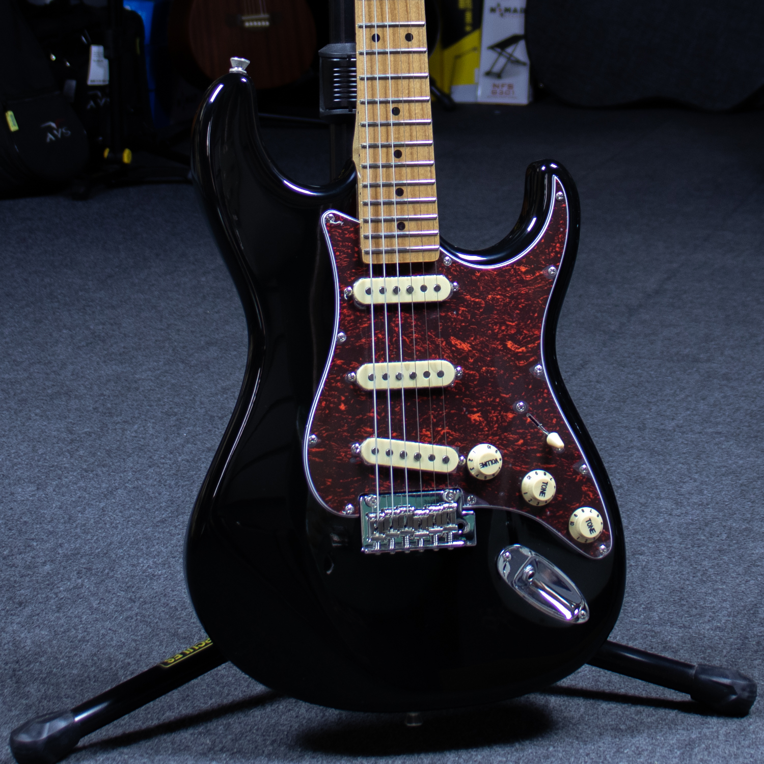 ギター　Tagima Guitars T-635 CLASSIC BK Guitarra Elétrica T-635 BK DF/MG Classic Preto - Tagima