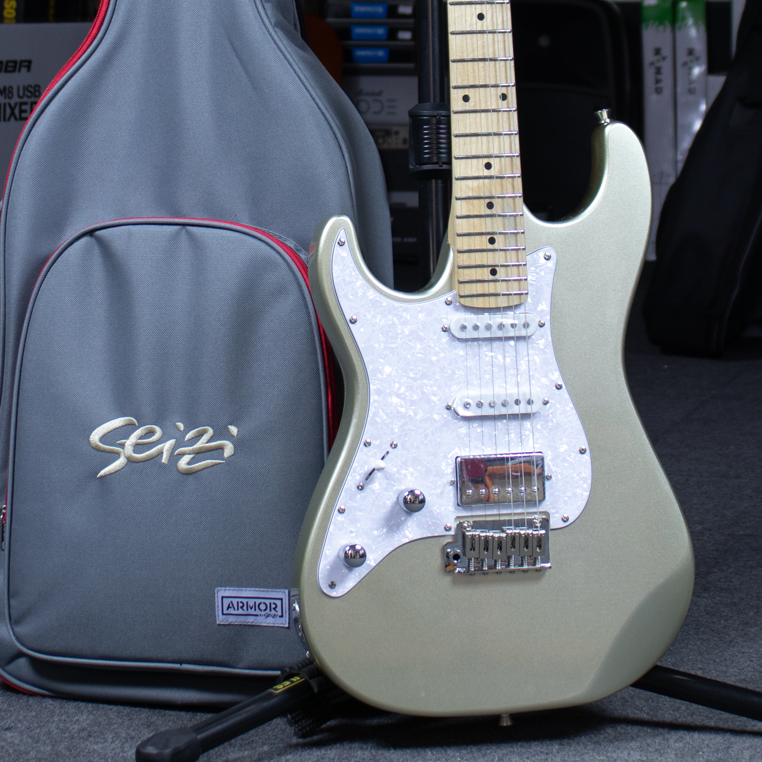 Guitarra Seizi Katana Musashi Titanium Canhota c/ Bag - Guitar