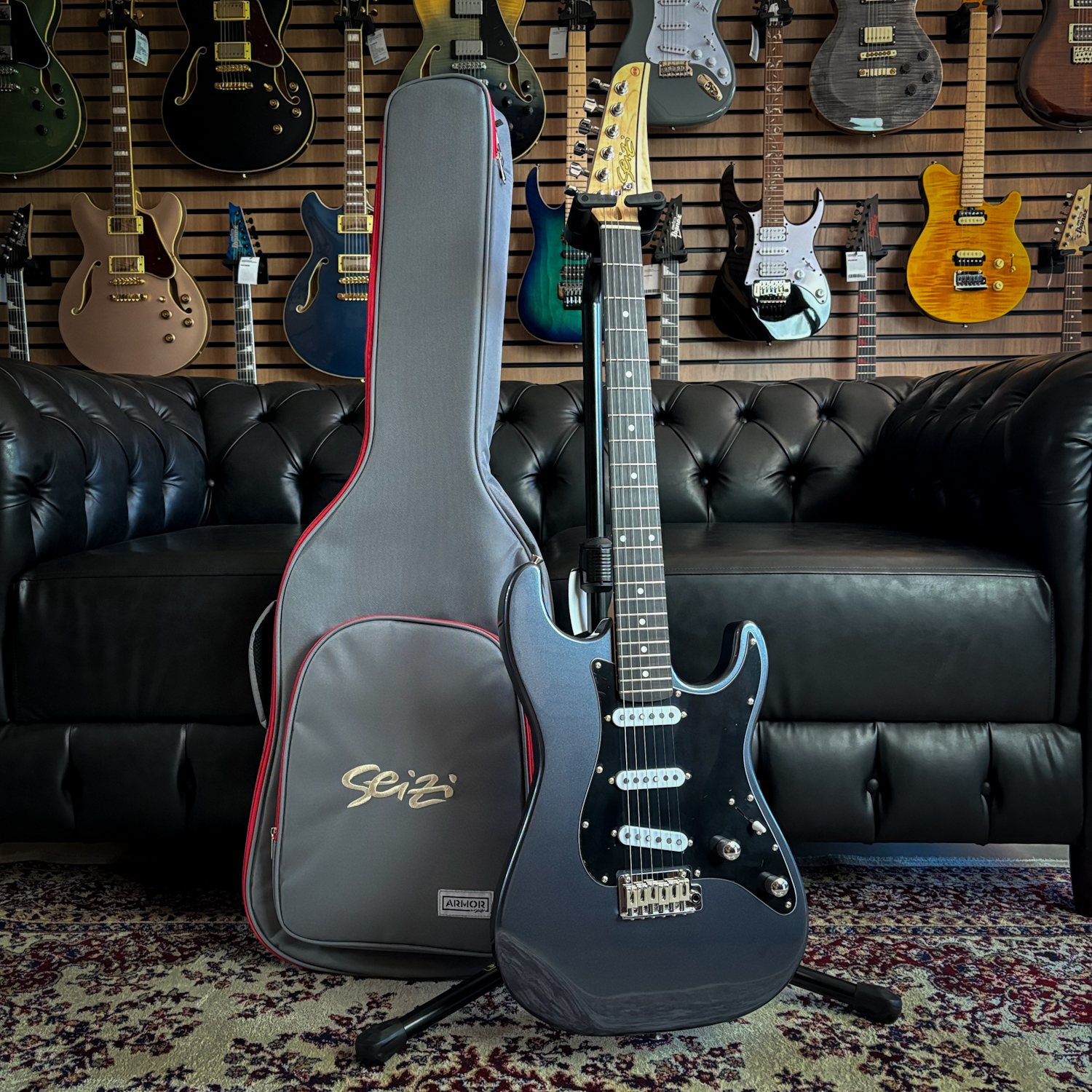 Guitarra Seizi Katana Yoru Black Metallic c/ Bag - Guitar Shop CE