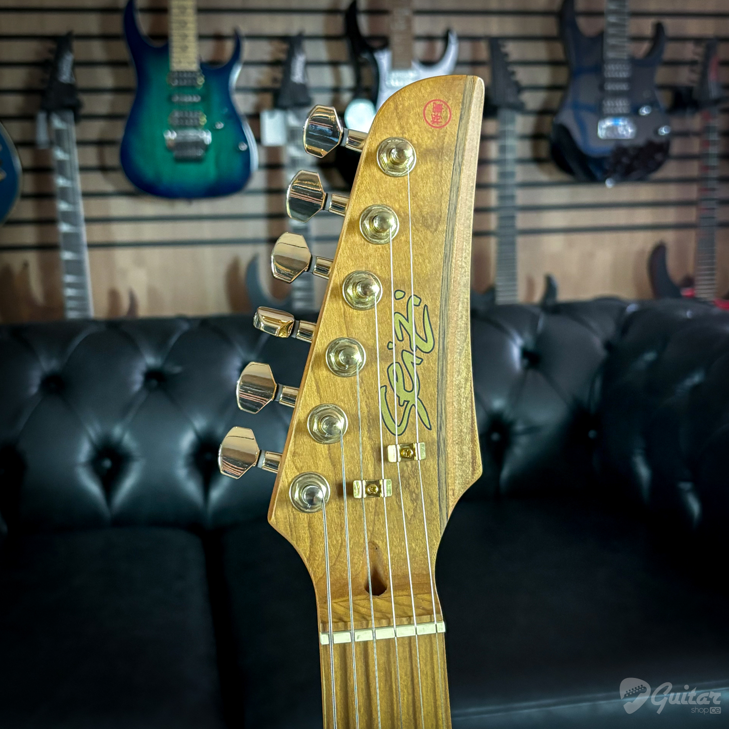 Guitarra Seizi Katana Sakura Pearl White Gold Roasted Maple c/ Bag