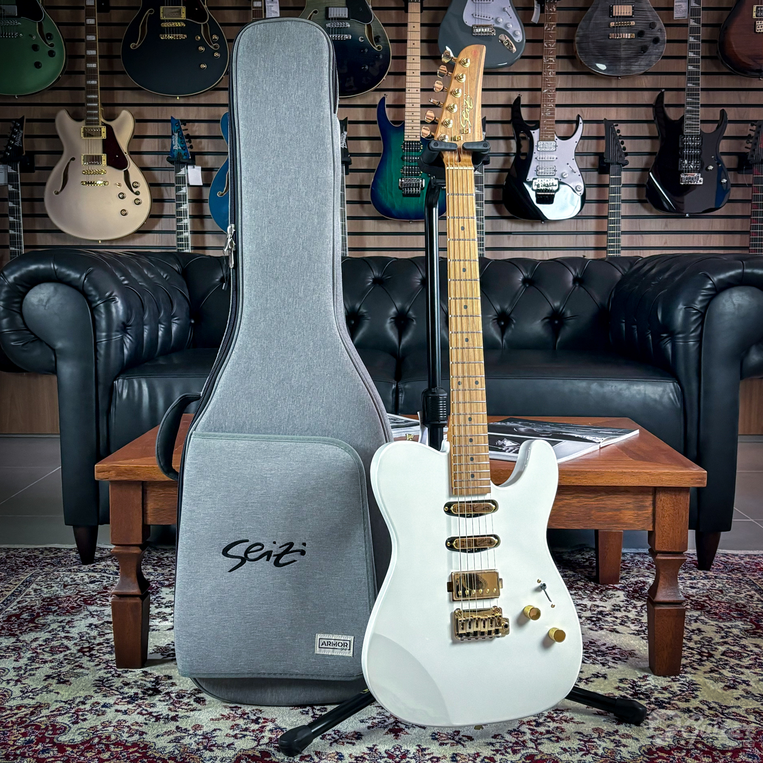 Guitarra Seizi Katana Sakura Pearl White Gold Roasted Maple c/ Bag