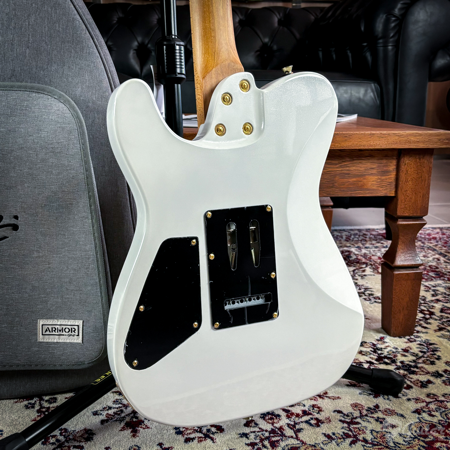 Guitarra Seizi Katana Sakura Pearl White Gold Roasted Maple c/ Bag