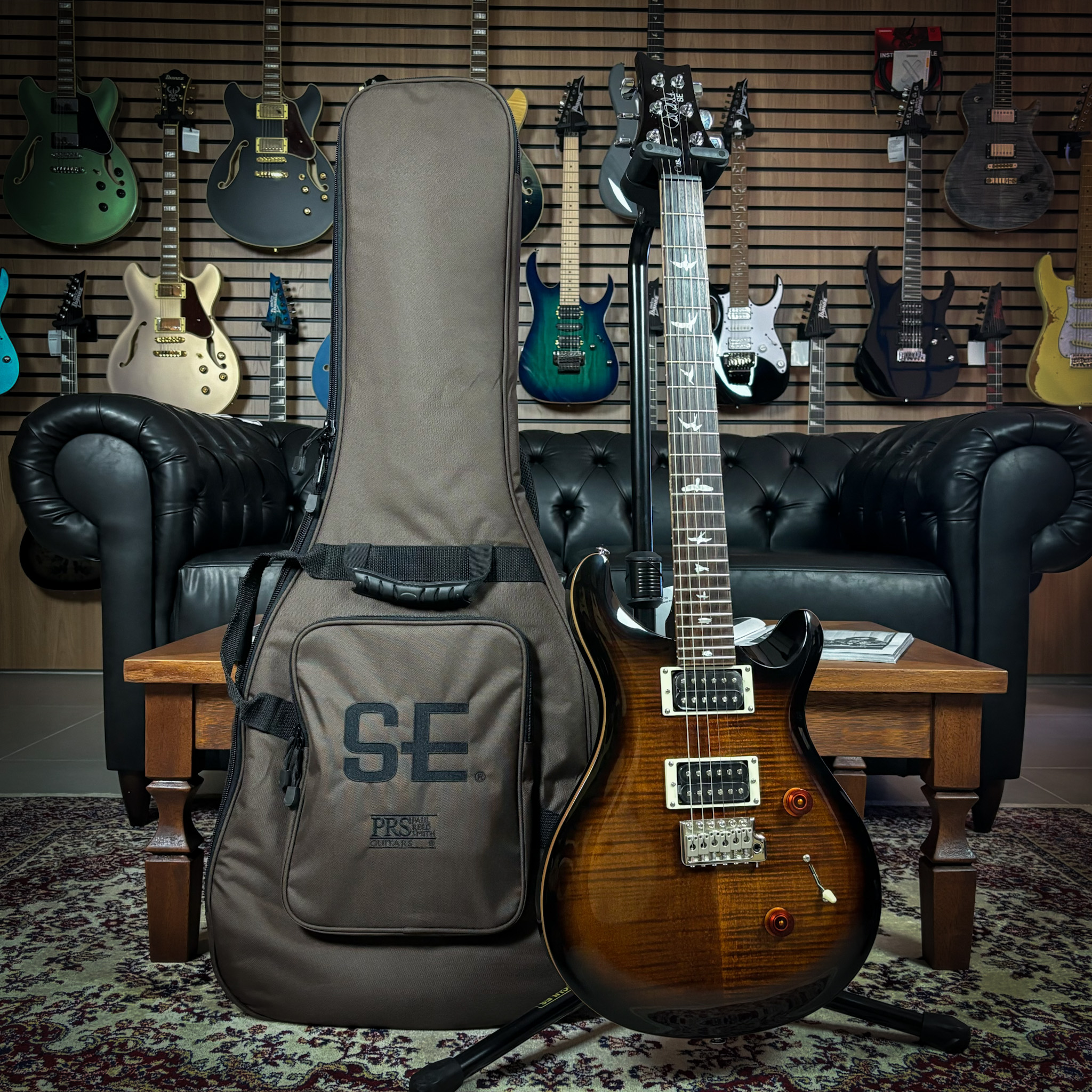 Guitarra PRS SE Custom 24 Black Gold Burst com Bag - Guitar Shop