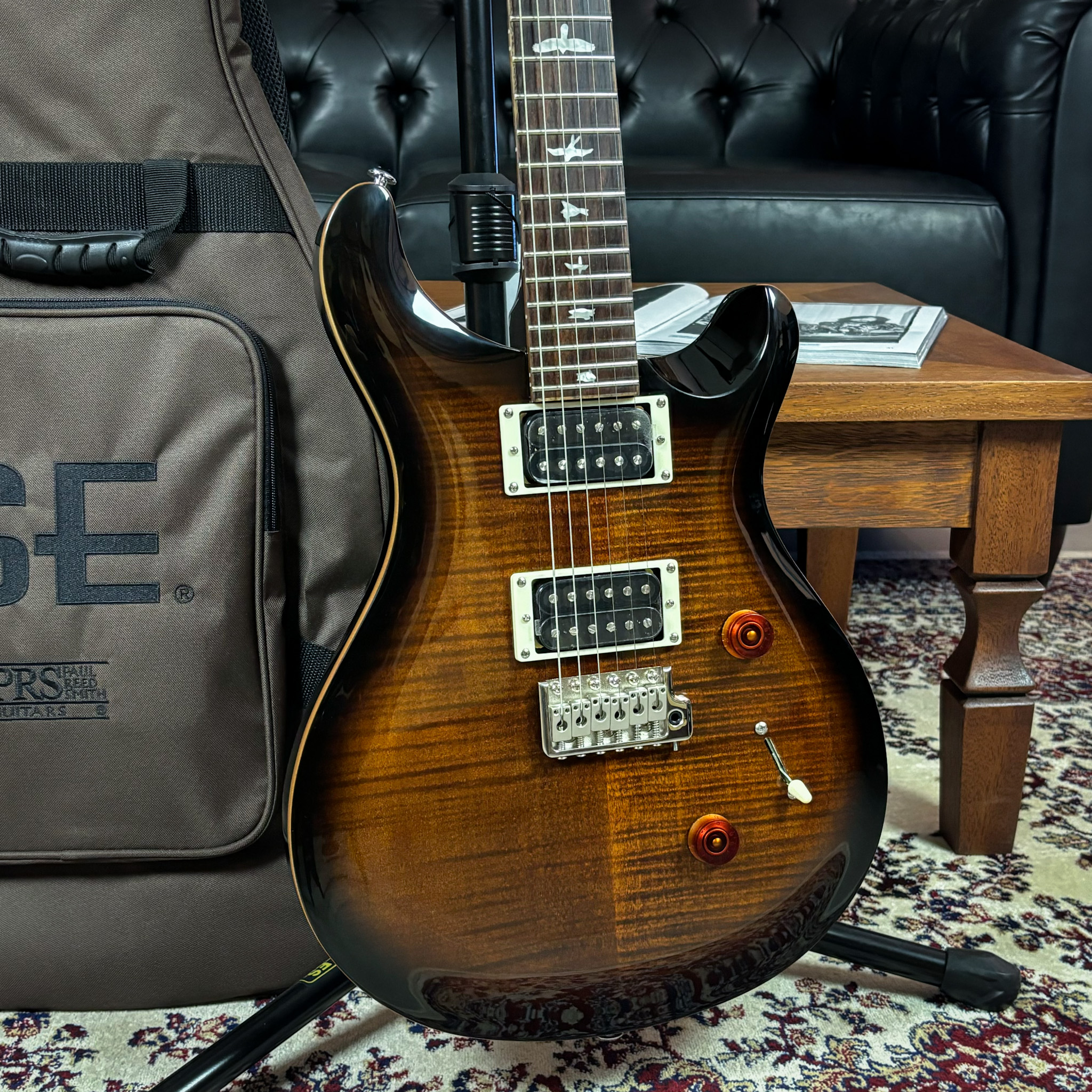 Guitarra PRS SE Custom 24 Black Gold Burst com Bag - Guitar Shop