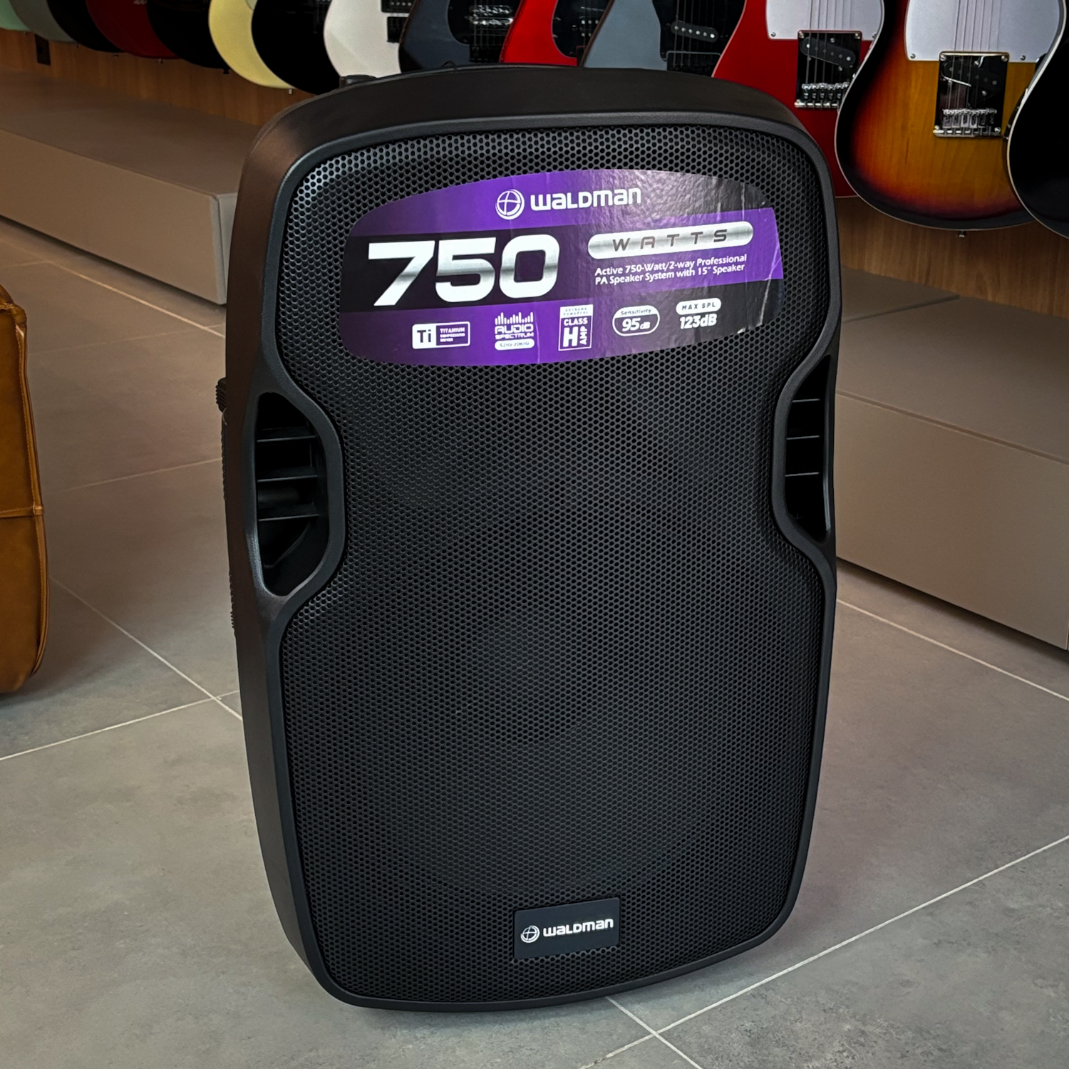 Caixa Ativa Waldman Roadcab 750X 15