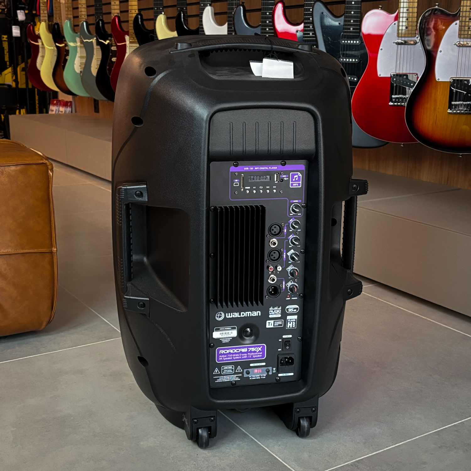 Caixa Ativa Waldman Roadcab 750X 15