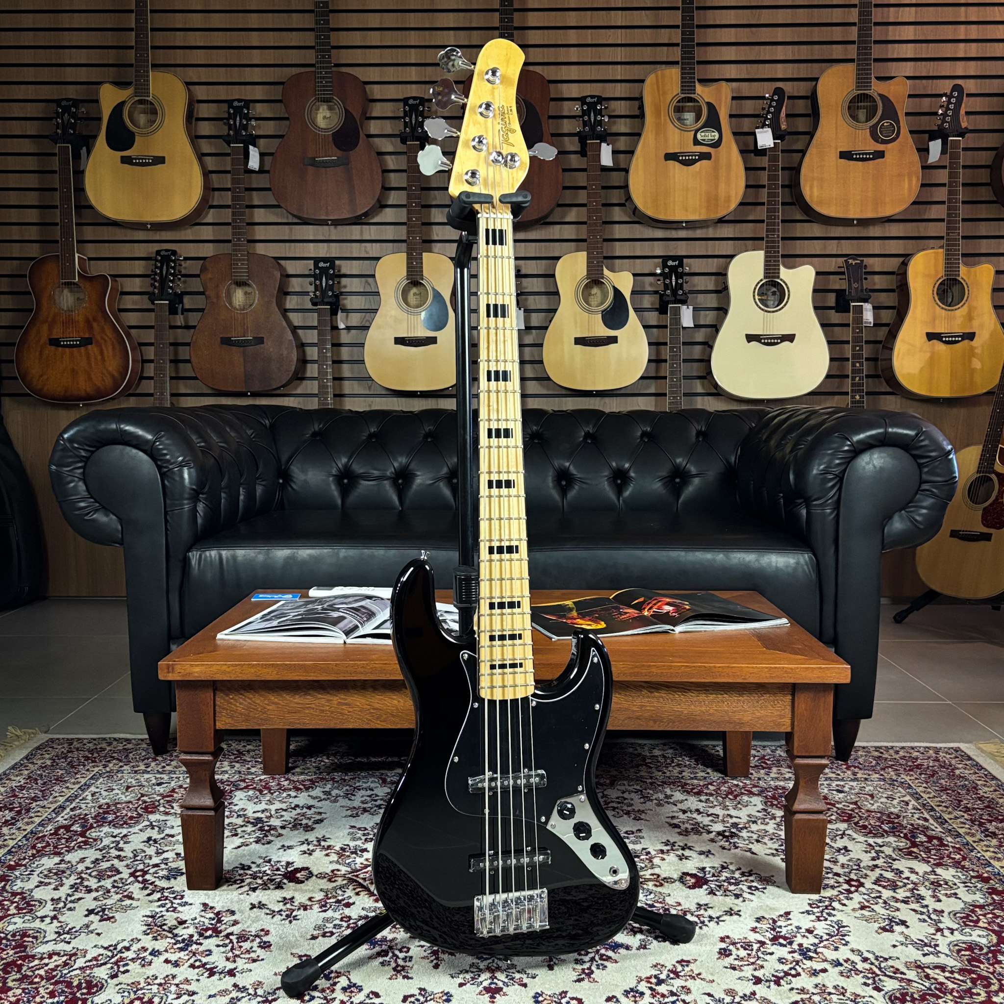 Baixo 5 Cordas Tagima TJB-5 Preto Escala Clara Escudo Preto