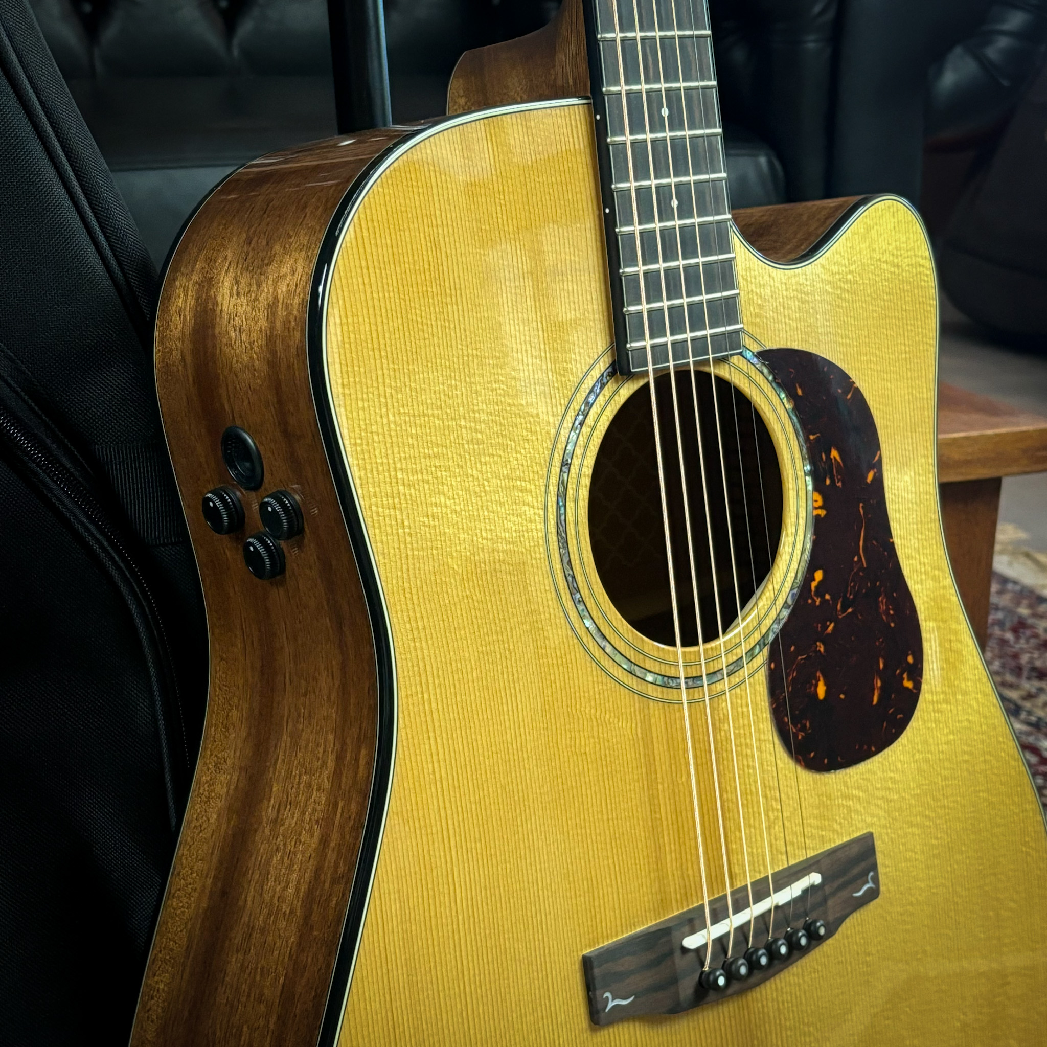 Violão Cort Gold DC6 Spruce Natural All Solid Dreadnought Cutaway