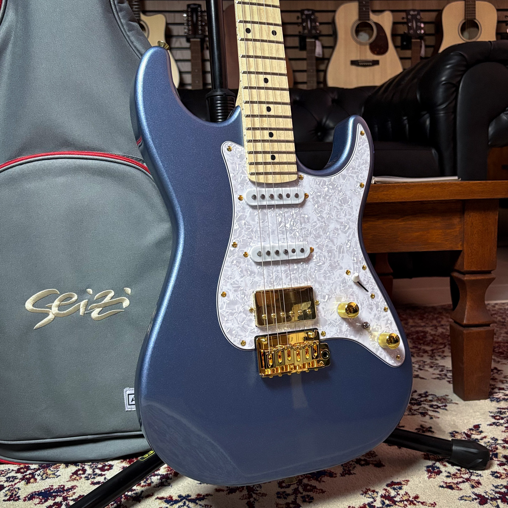 Guitarra Seizi Katana Musashi Pelham Blue Gold Maple c/ Bag