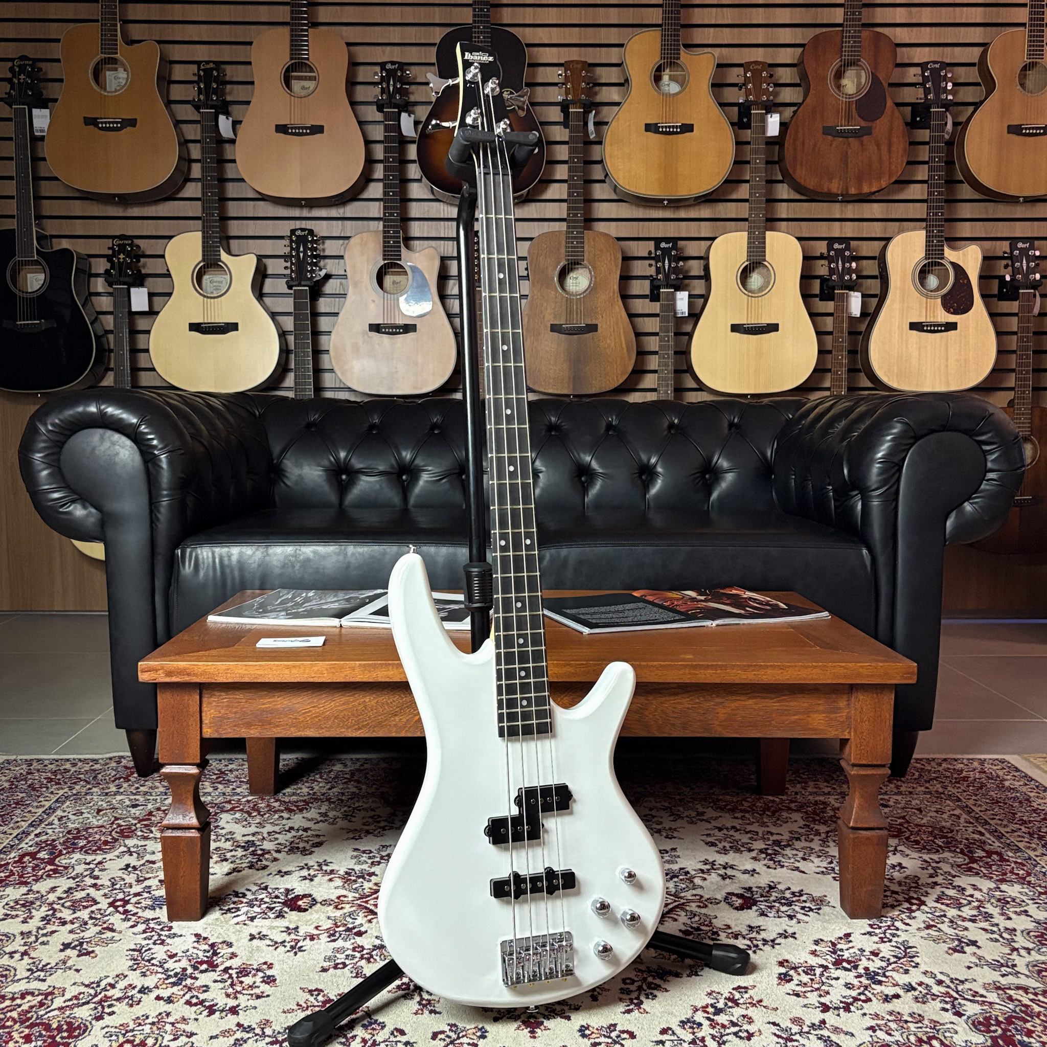 Baixo 4 Cordas Ibanez GIO GSR200 PW Pearl White - Guitar Shop CE