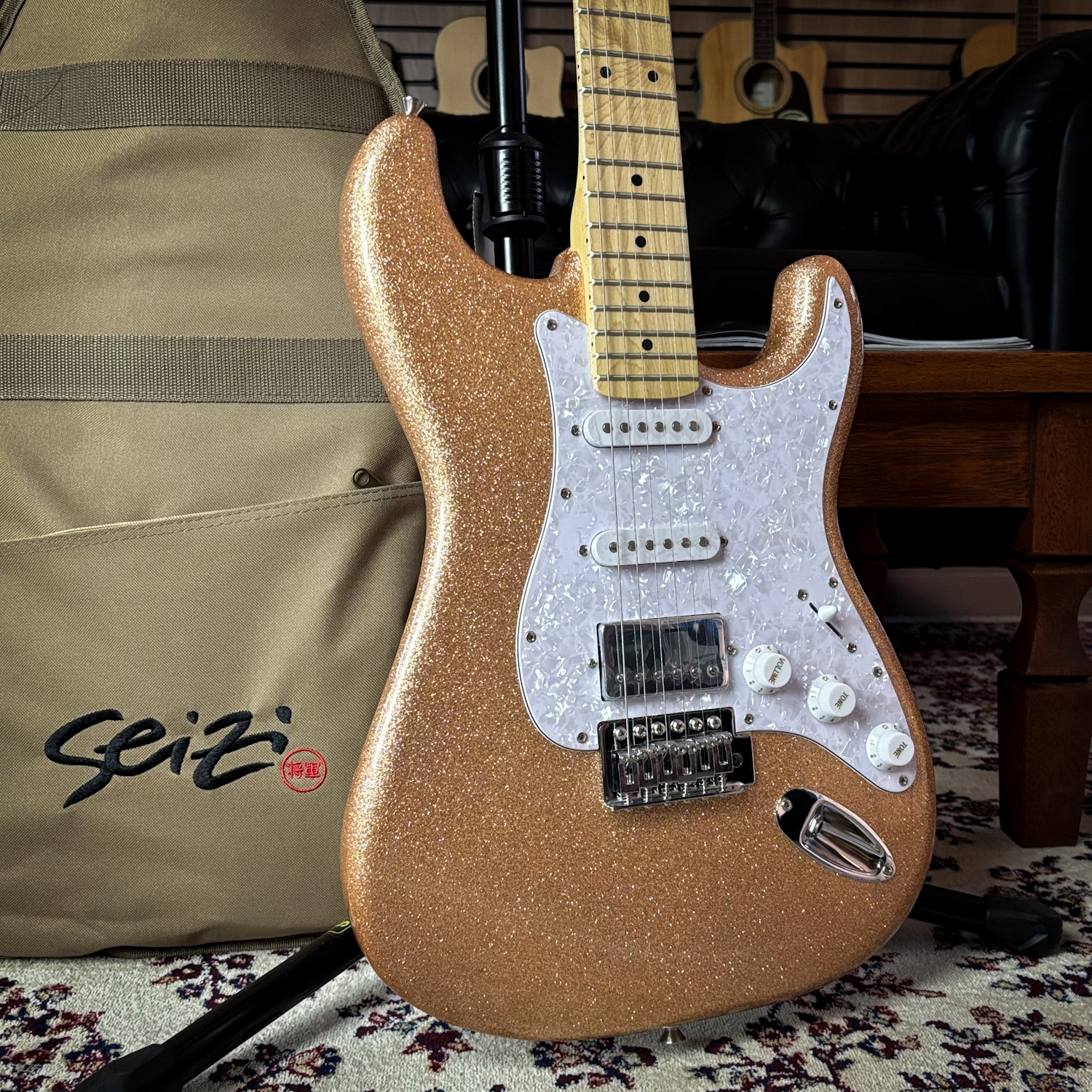 Guitarra Seizi Fun Katana Musashi Desert Gold Sparkle Maple c/ Bag