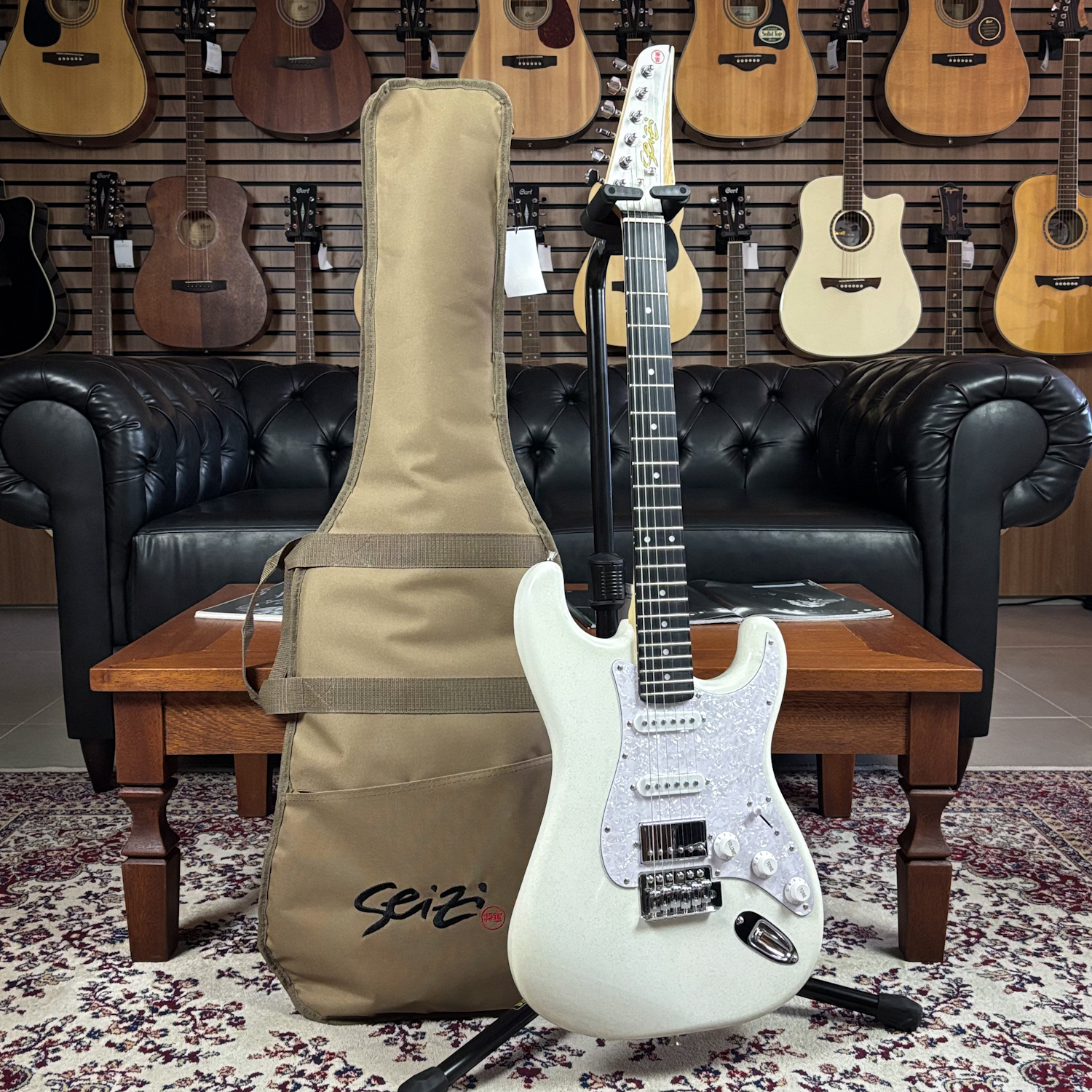 Guitarra Seizi Fun Katana Musashi Snow White Sparkle PH c/ Bag