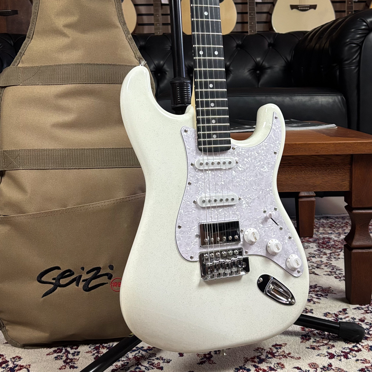 Guitarra Seizi Fun Katana Musashi Snow White Sparkle PH c/ Bag