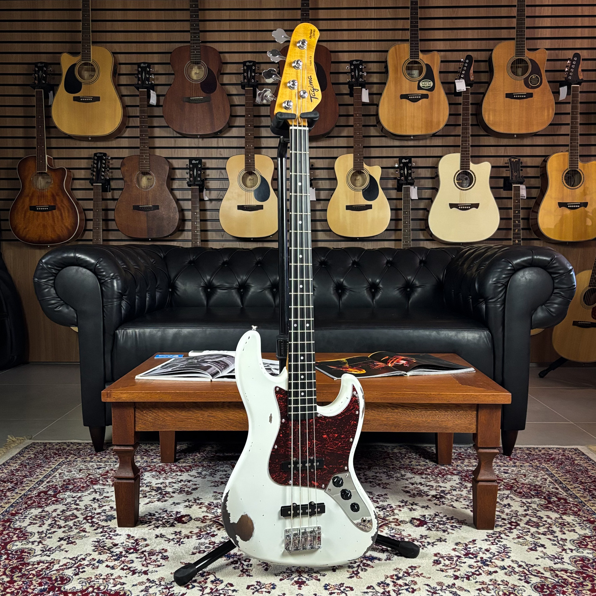 Baixo 4 Cordas Tagima TBA-73 Vintage White Relic Escala Escura