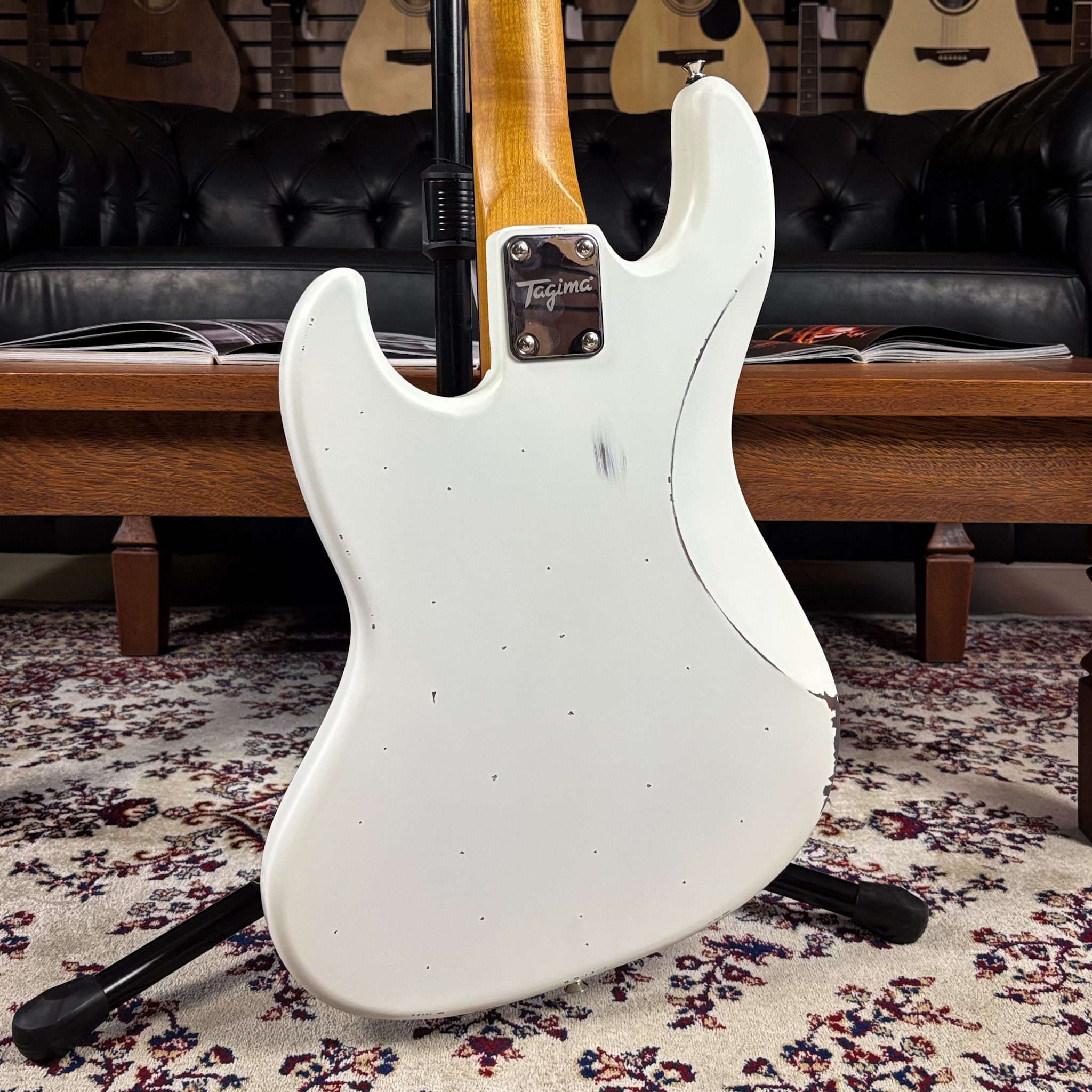 Baixo 4 Cordas Tagima TBA-73 Vintage White Relic Escala Escura