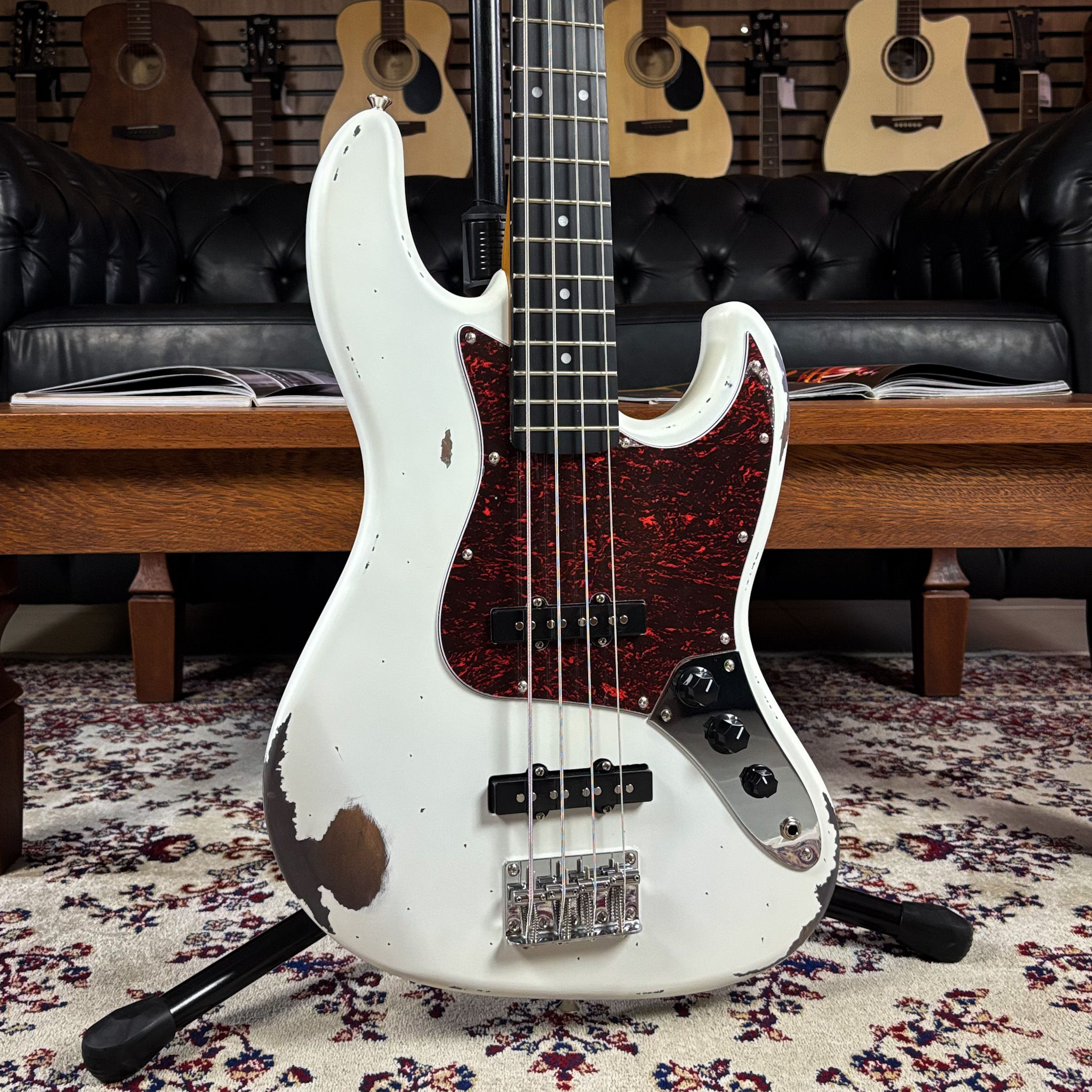 Baixo 4 Cordas Tagima TBA-73 Vintage White Relic Escala Escura