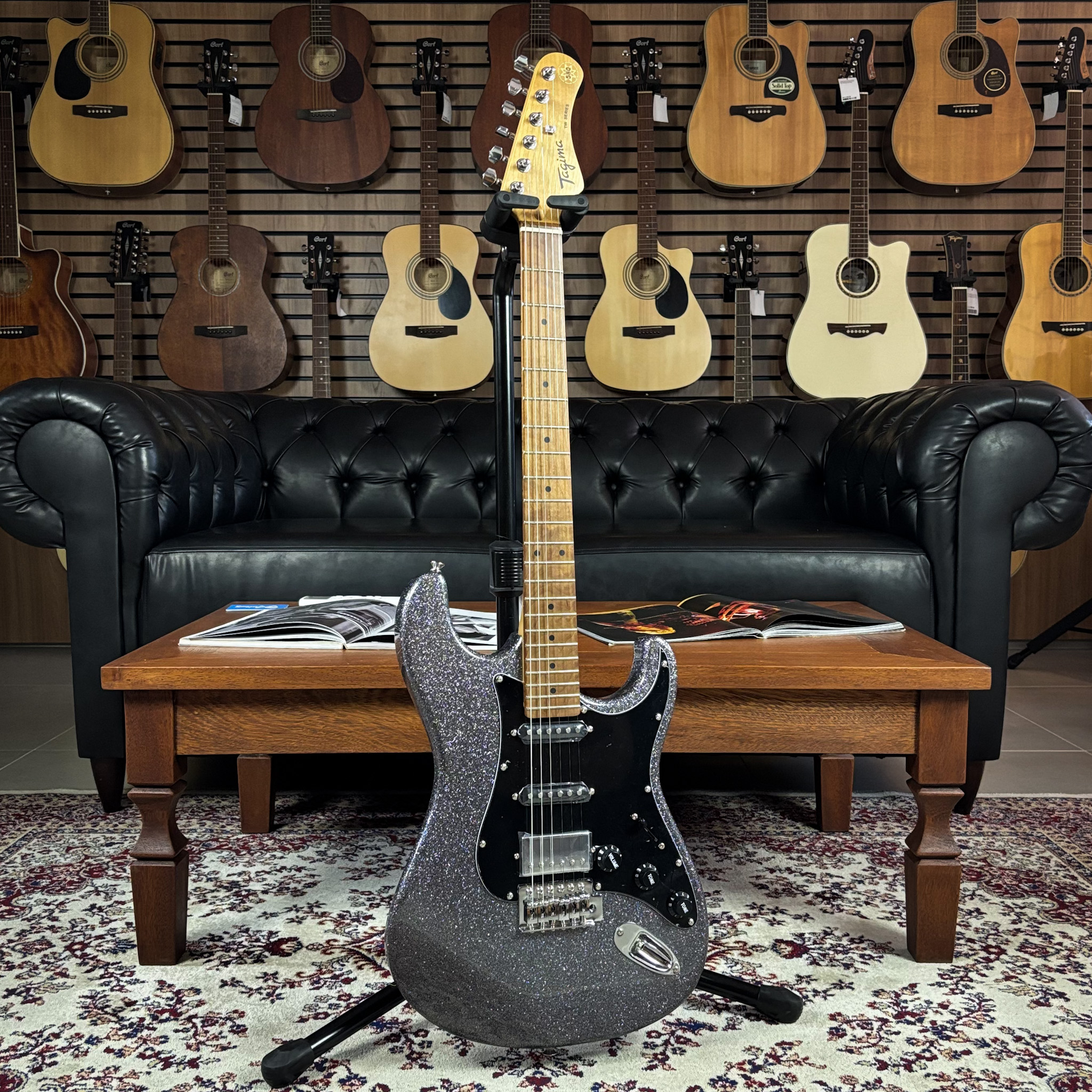 Guitarra Tagima TG-580 Strato HSS Cinza Sparkle Escala Clara