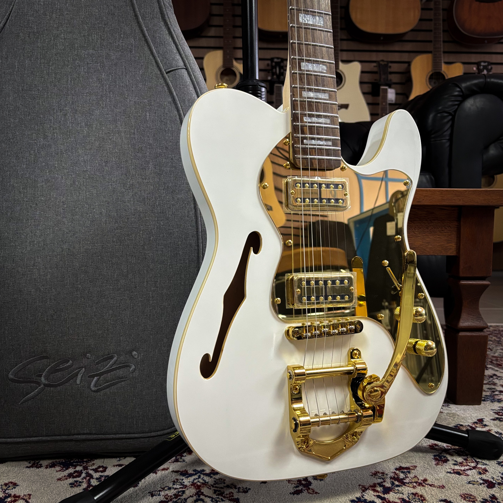 Guitarra Seizi Vintage Origami White Gold - Juliana Vieira
