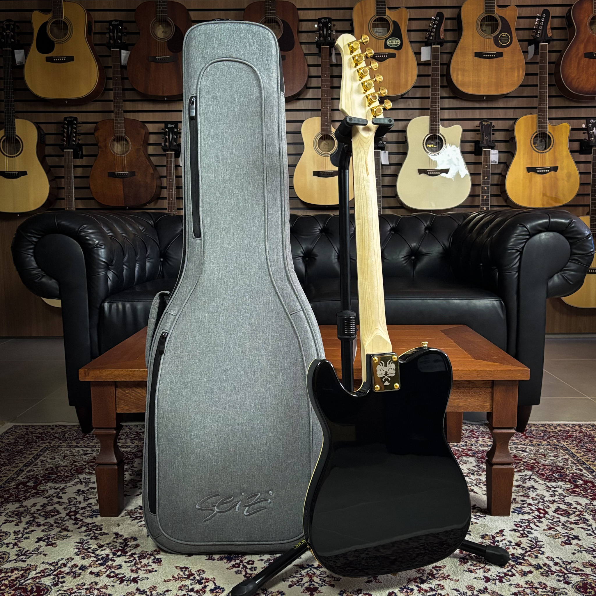 Guitarra Seizi Vintage Origami Black Gold - Juliana Vieira