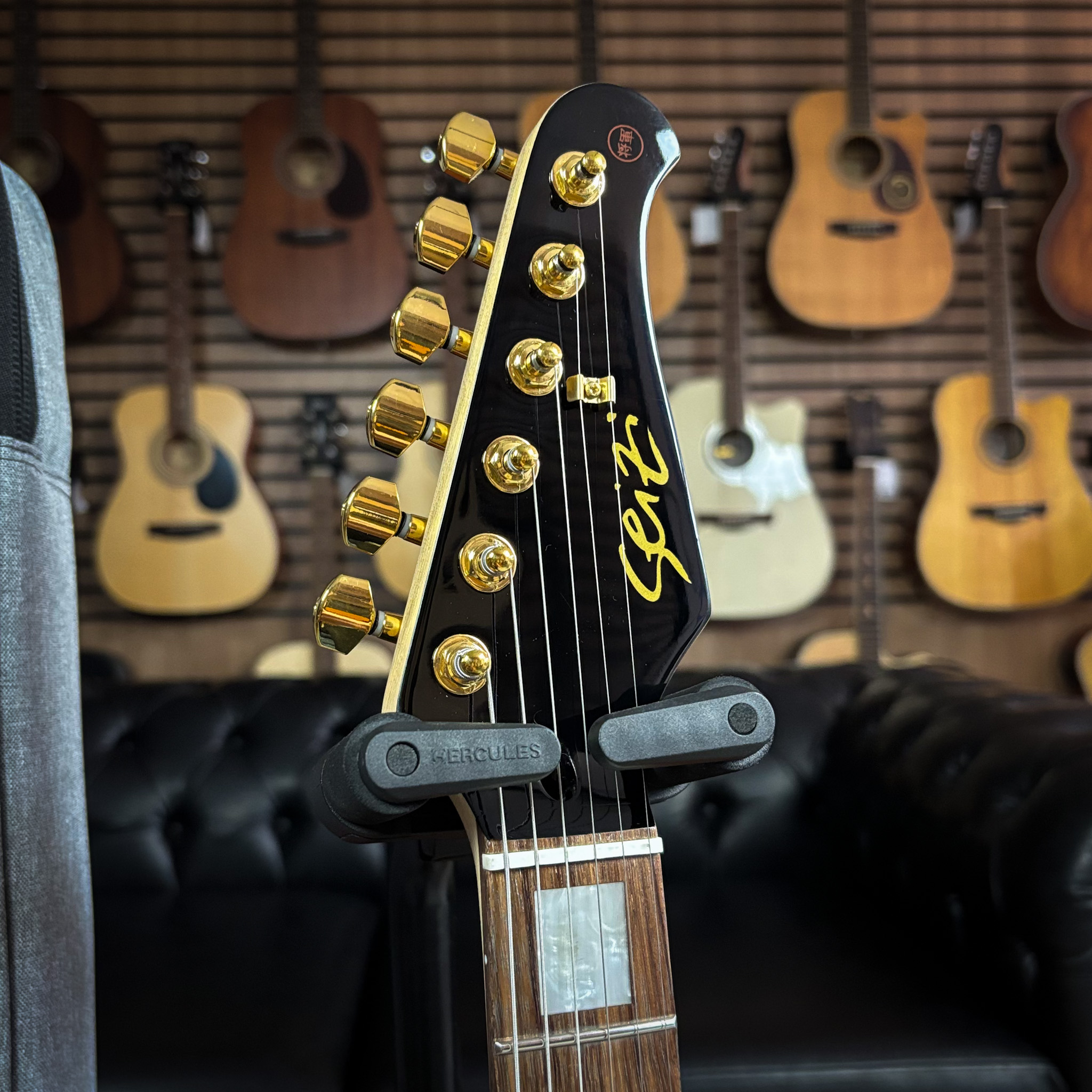 Guitarra Seizi Vintage Origami Black Gold - Juliana Vieira