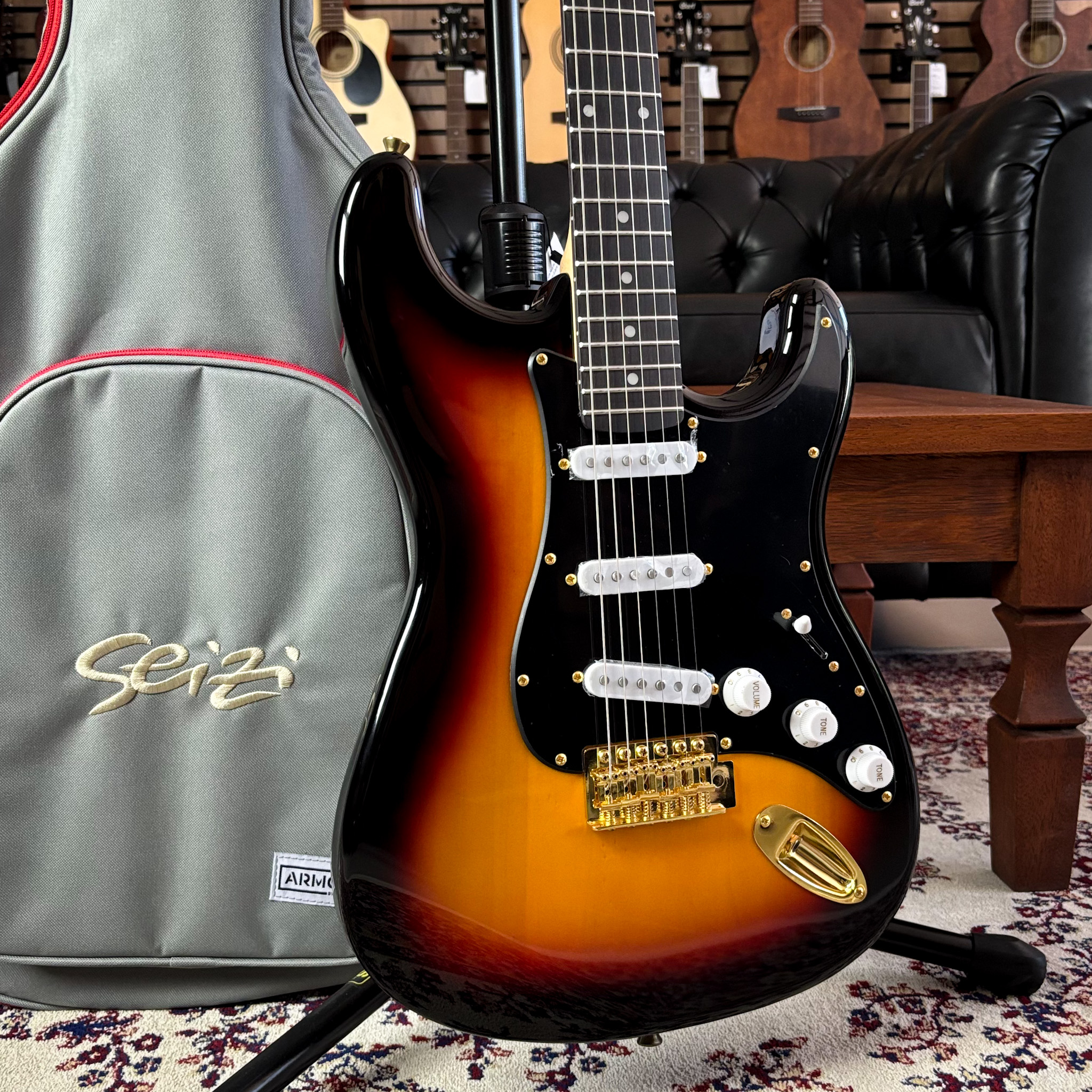 Guitarra Seizi Vintage Shinobi Ash Sunburst PH Gold c/ Bag