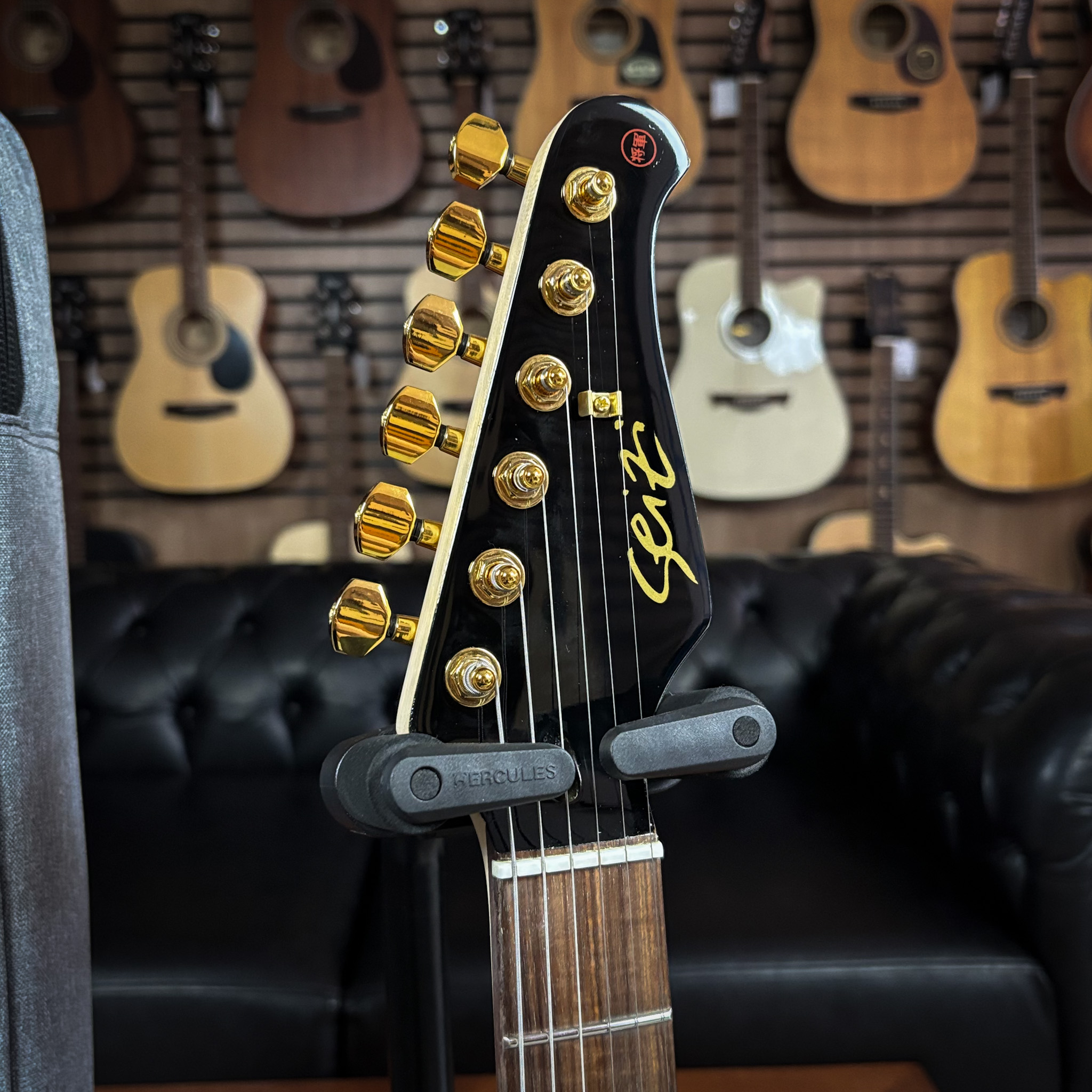 Guitarra Seizi Vintage Bonsai Black Gold c/ Bag - Guitar Shop CE