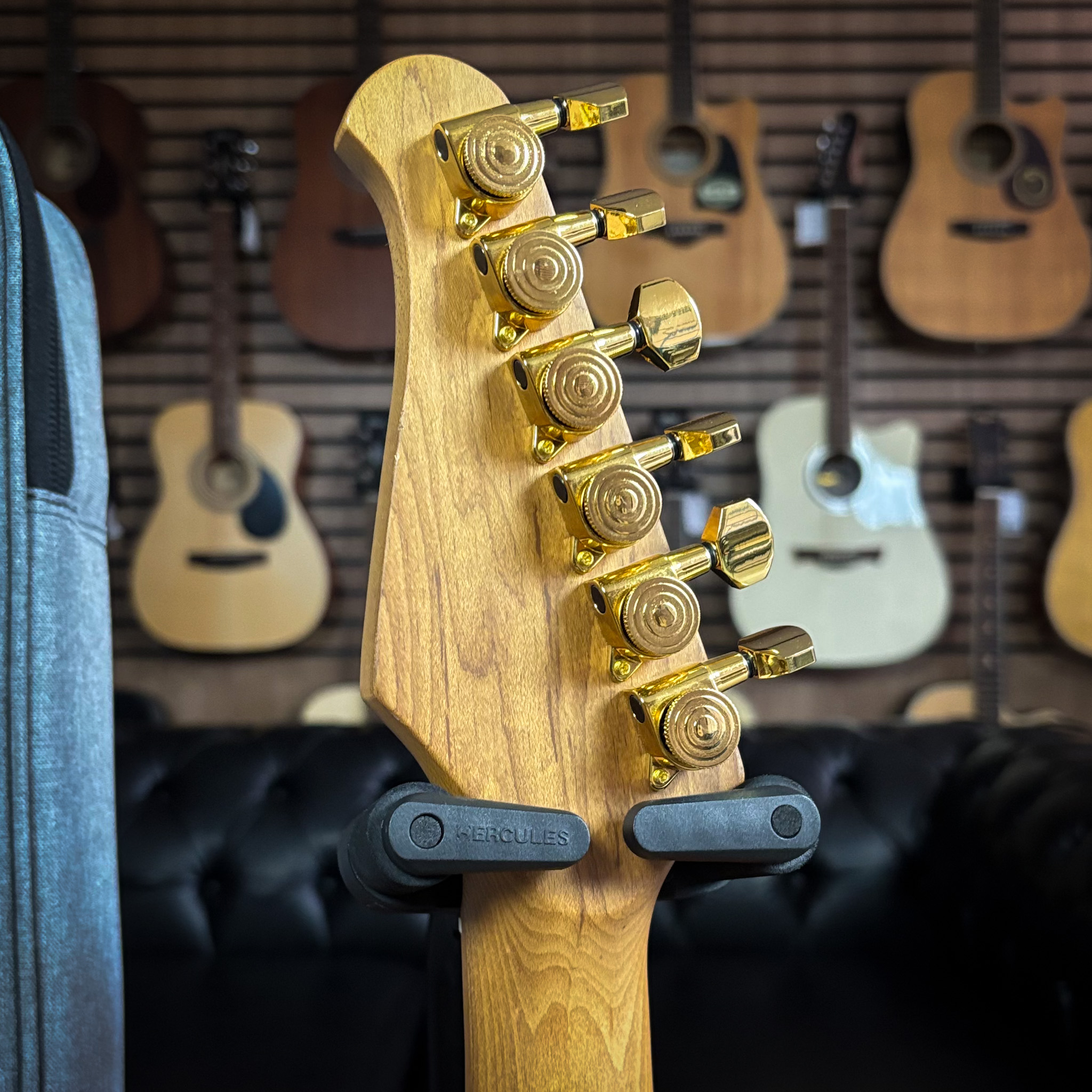 Guitarra Seizi Vintage Ronin Plus Quilted Transparent Black Gold c