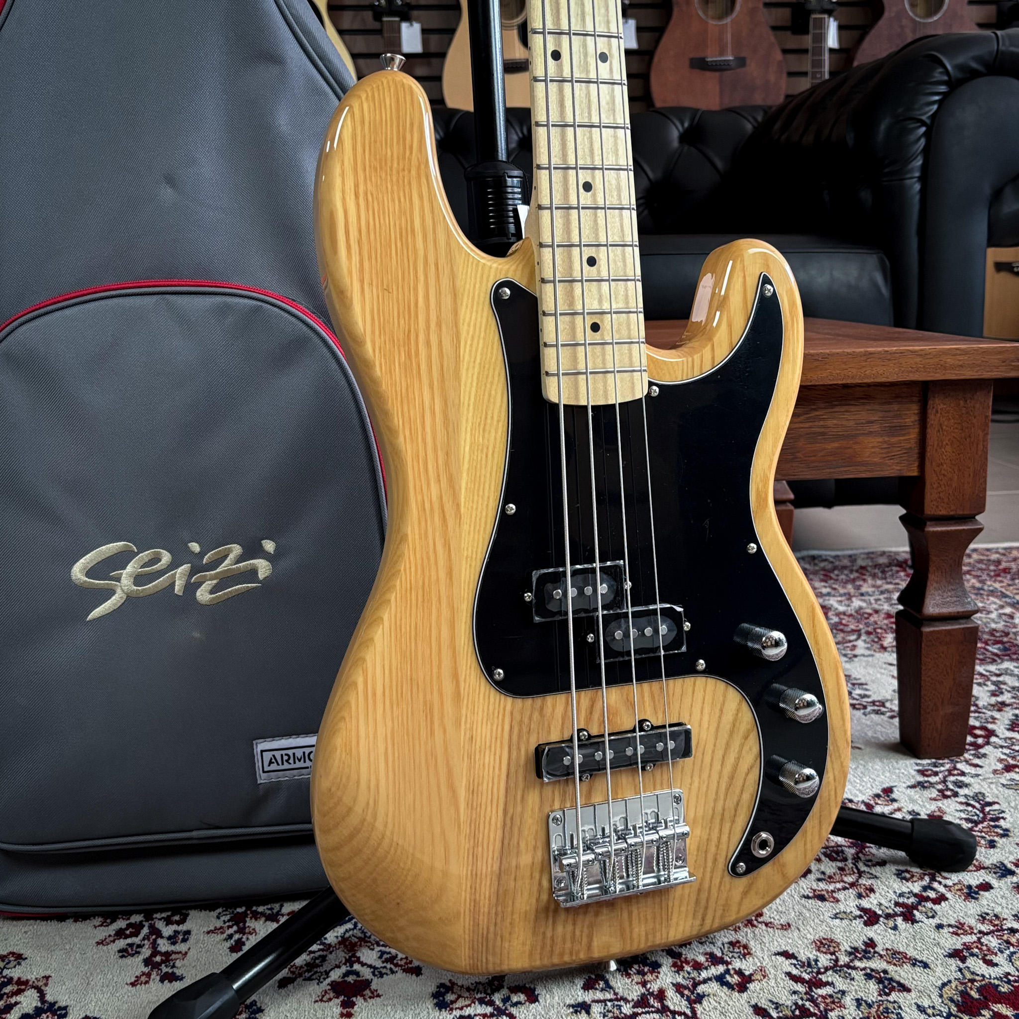 Baixo 4 Cordas Seizi Nikko 4 PJ Ash Natural c/ Bag - Guitar Shop