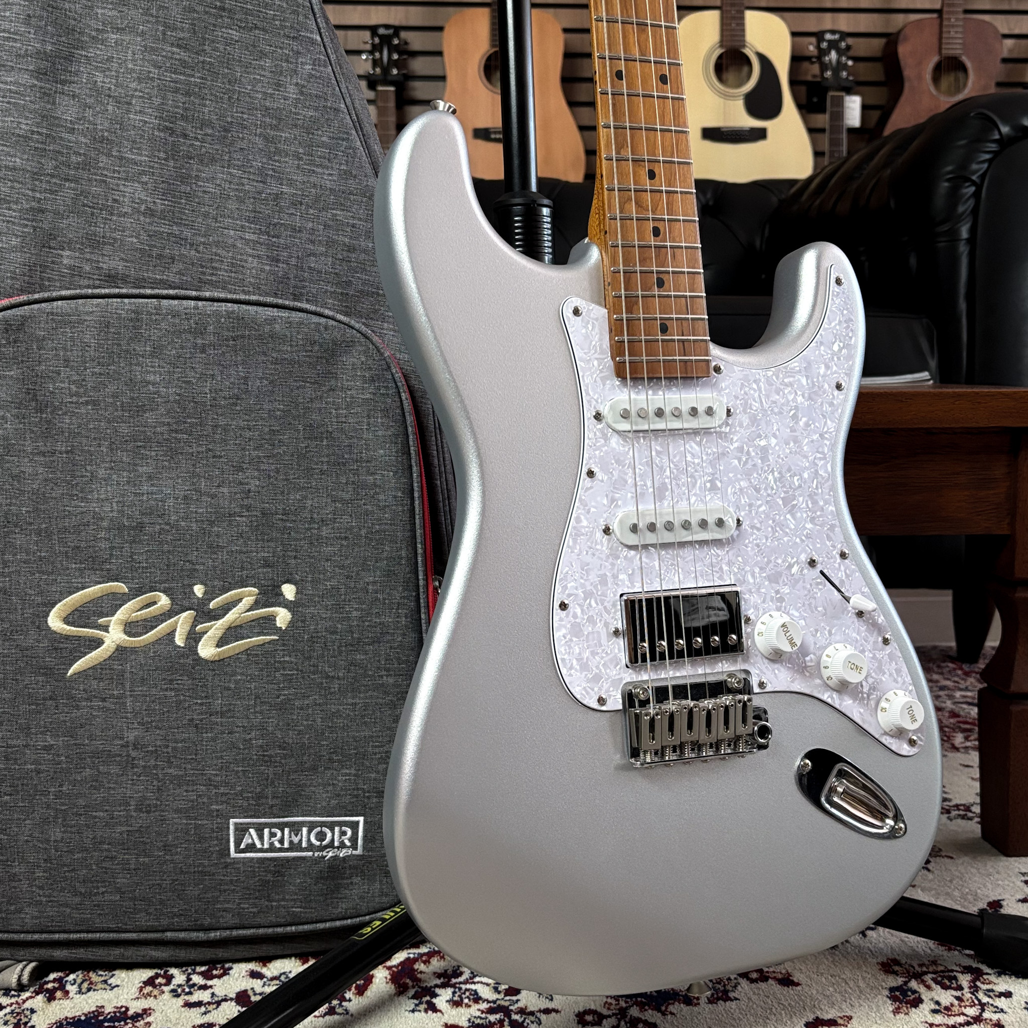 Guitarra Seizi Vintage Budokan Custom Colors Silver Phanton c/ Bag