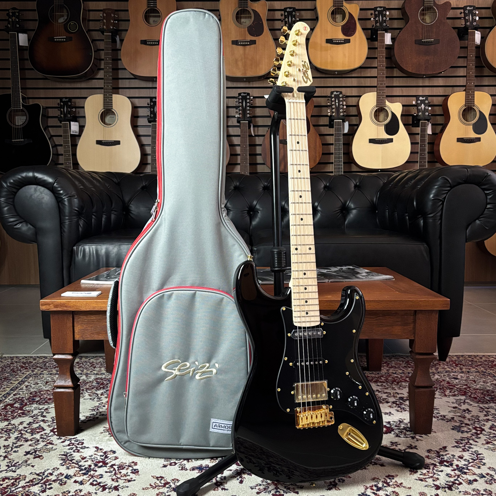 Guitarra Seizi Vintage Budokan Black Gold Maple c/ Bag - Guitar