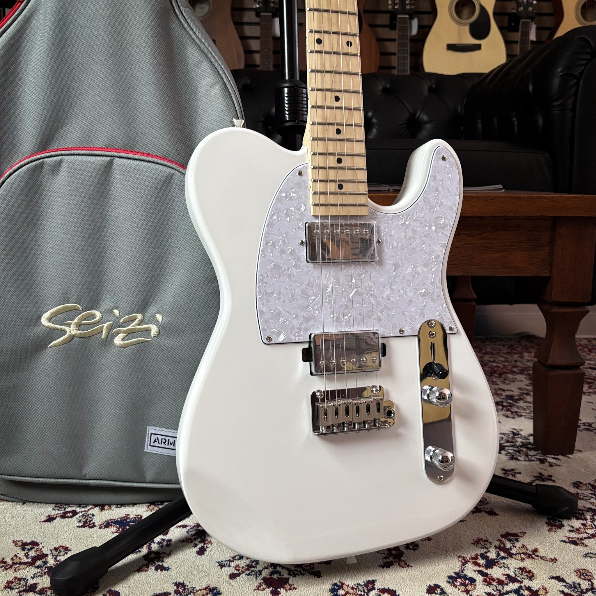 Guitarra Seizi Katana Kabuto Pearl White Maple c/ Bag - Guitar