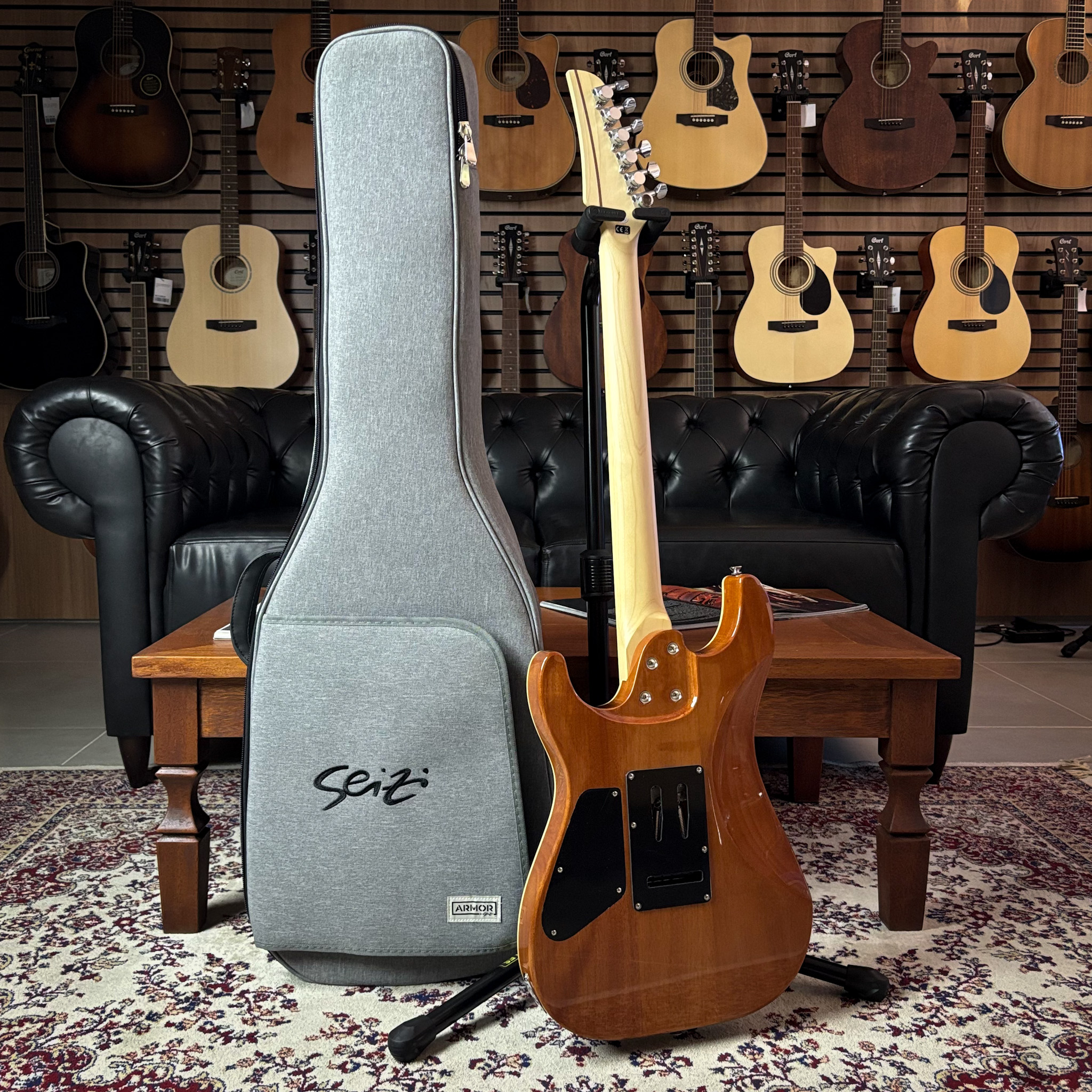Guitarra Seizi Katana Hashira Ocean Blue Maple c/ Bag - Guitar