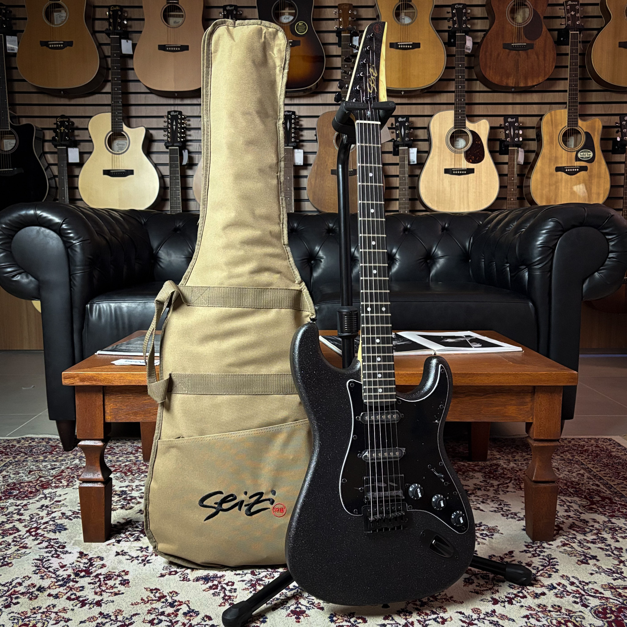 Guitarra Seizi Fun Katana Musashi HSS All Black Sparkle Satin PH c