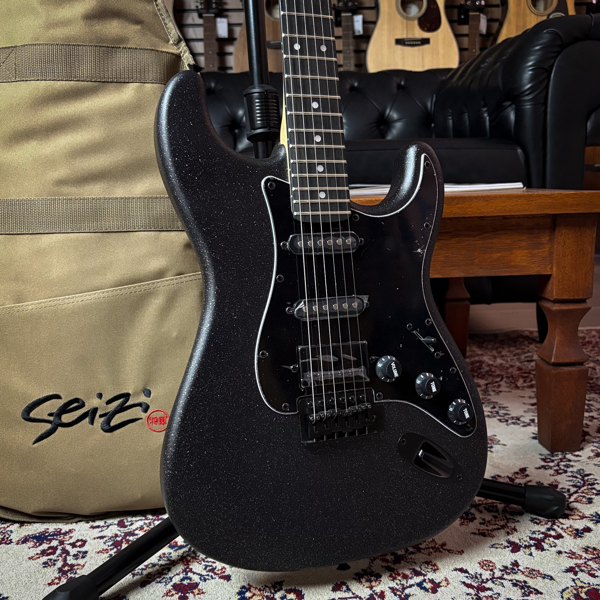 Guitarra Seizi Fun Katana Musashi HSS All Black Sparkle Satin PH c