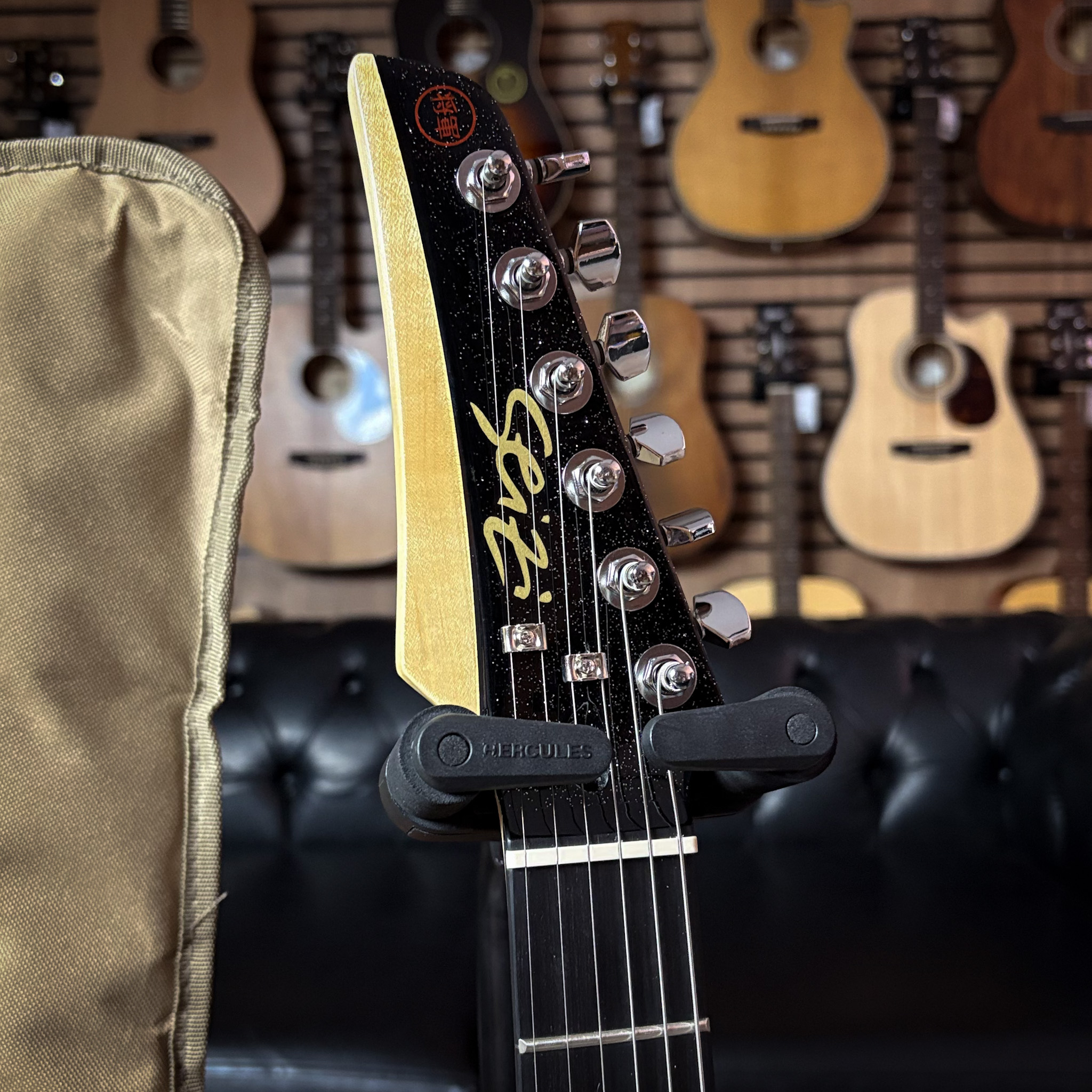 Guitarra Seizi Fun Katana Musashi HSS Black Sparkle PH c/ Bag