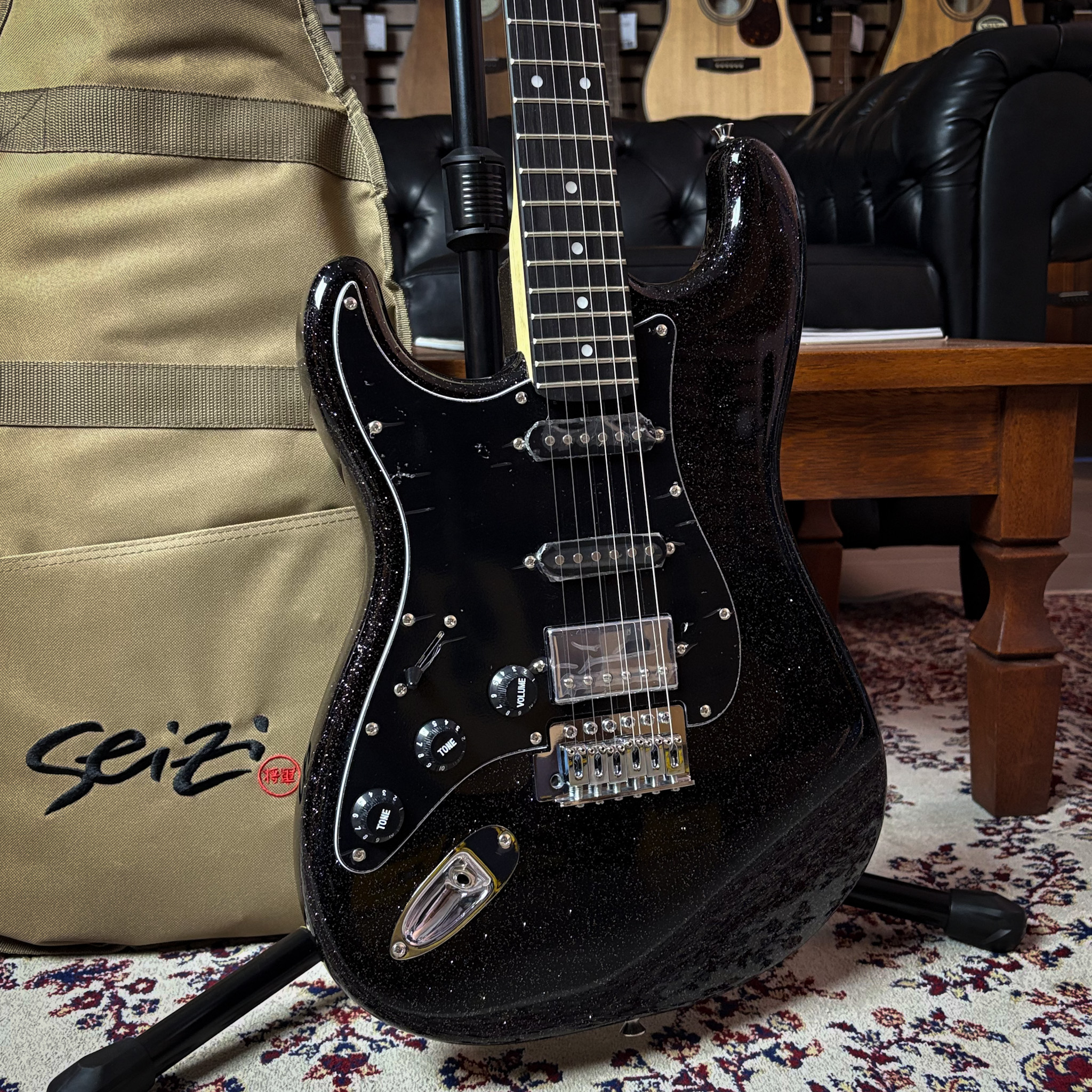Guitarra Seizi Fun Katana Musashi HSS Black Sparkle PH c/ Bag