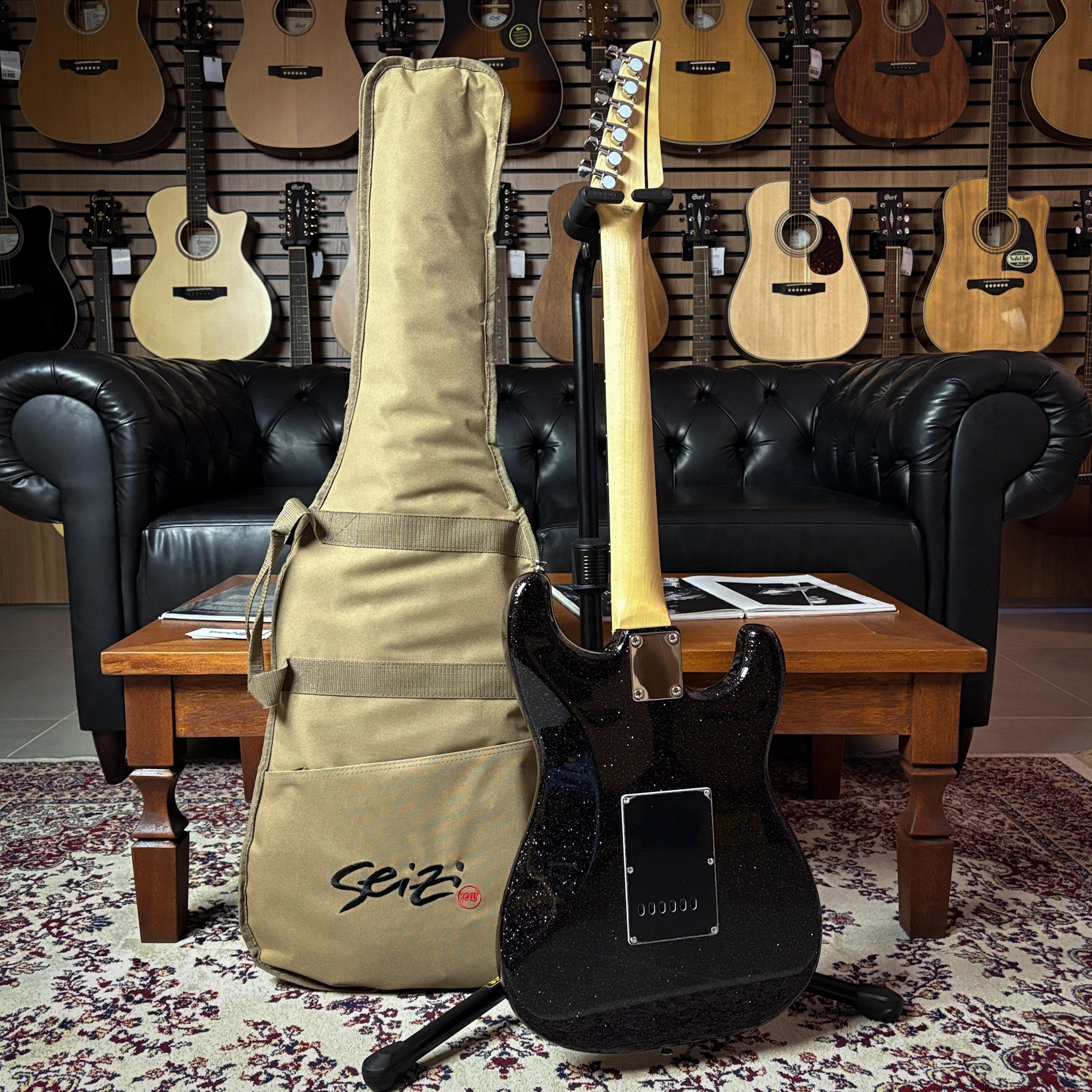 Guitarra Seizi Fun Katana Musashi HSS Black Sparkle PH c/ Bag